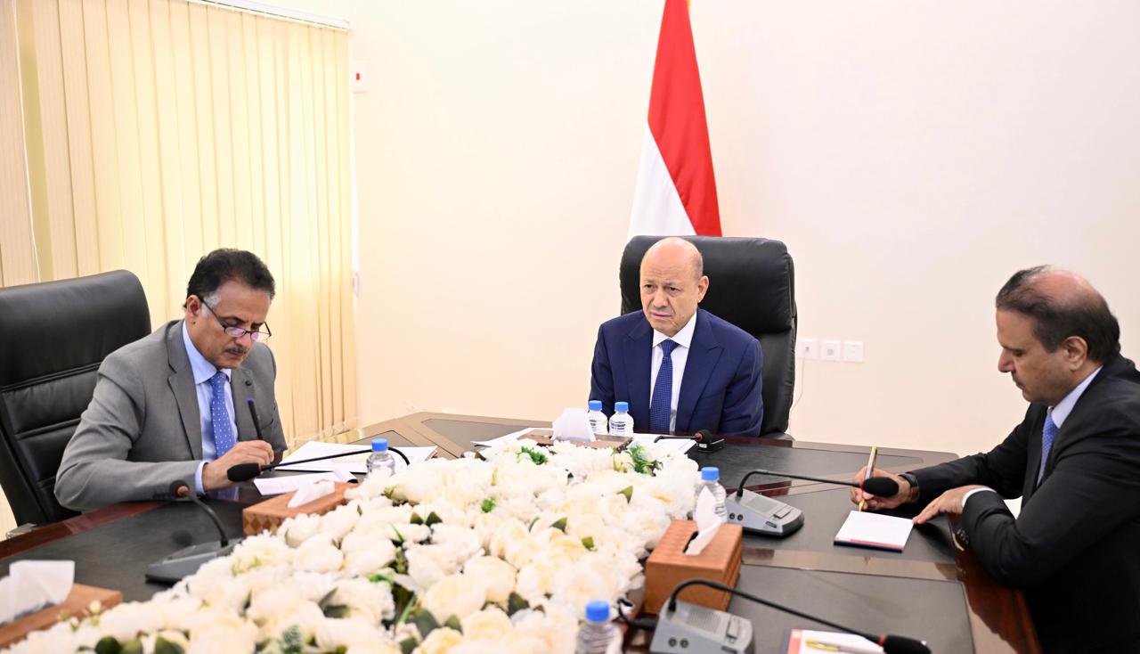 President Al-Alimi Meets with Leaders of National Bloc of Political Parties and Components