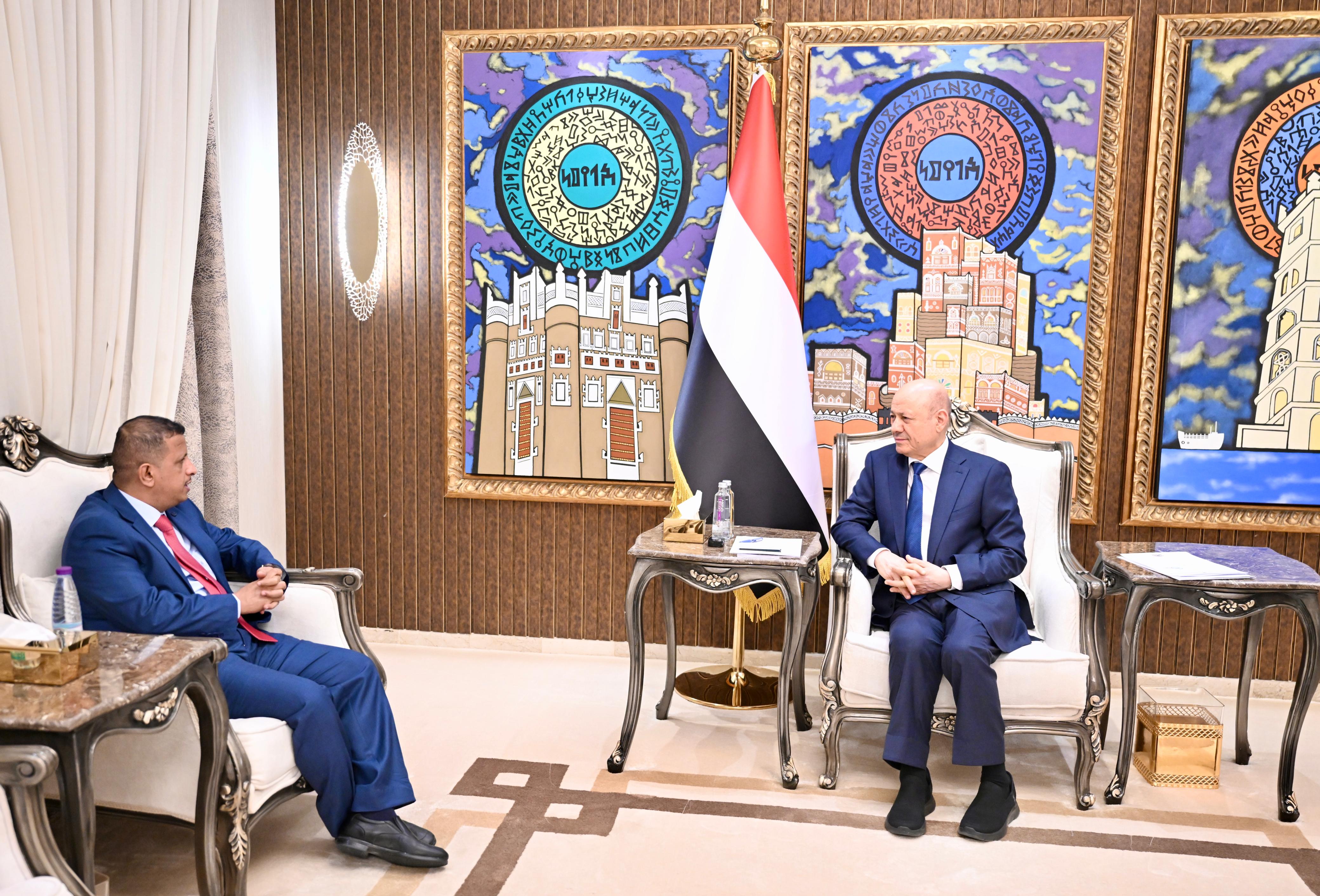 President Al-Alimi Warns Against Replicating Houthi Militia Abuses Against Journalists and Public Freedoms