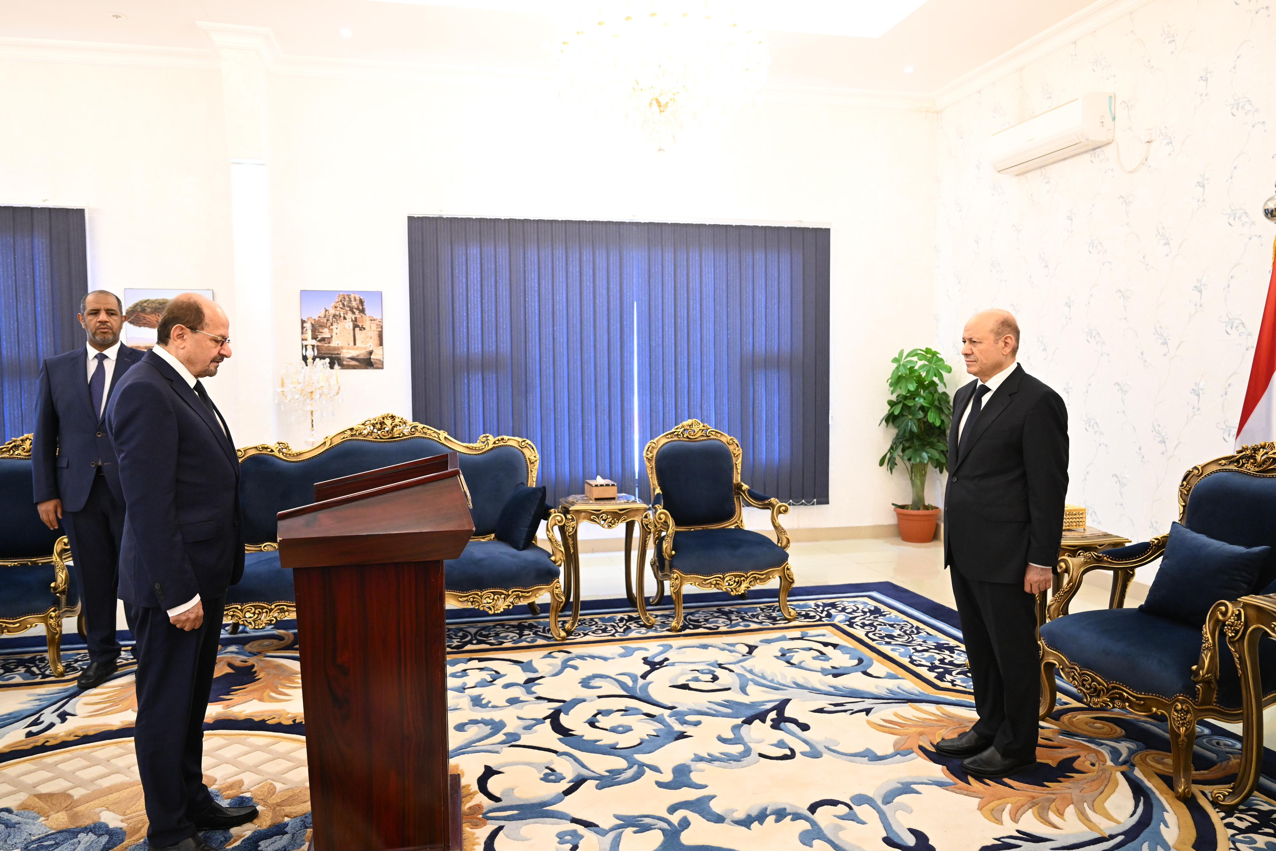 MINISTER OF FOREIGN AFFAIRS AND EXPATRIATES TAKES OATH BEFORE PRESIDENT AL-ALIMI