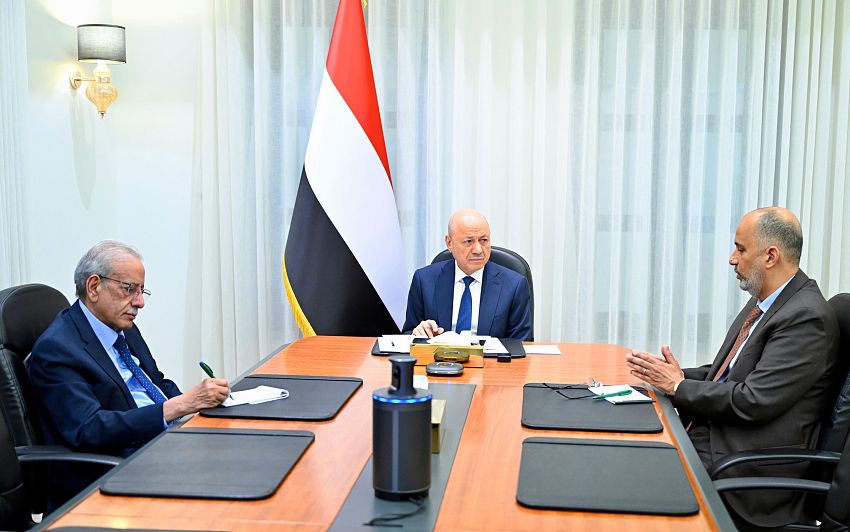 President Al-Alimi Meets Crisis Management Committee to Review Response to Regional Developments