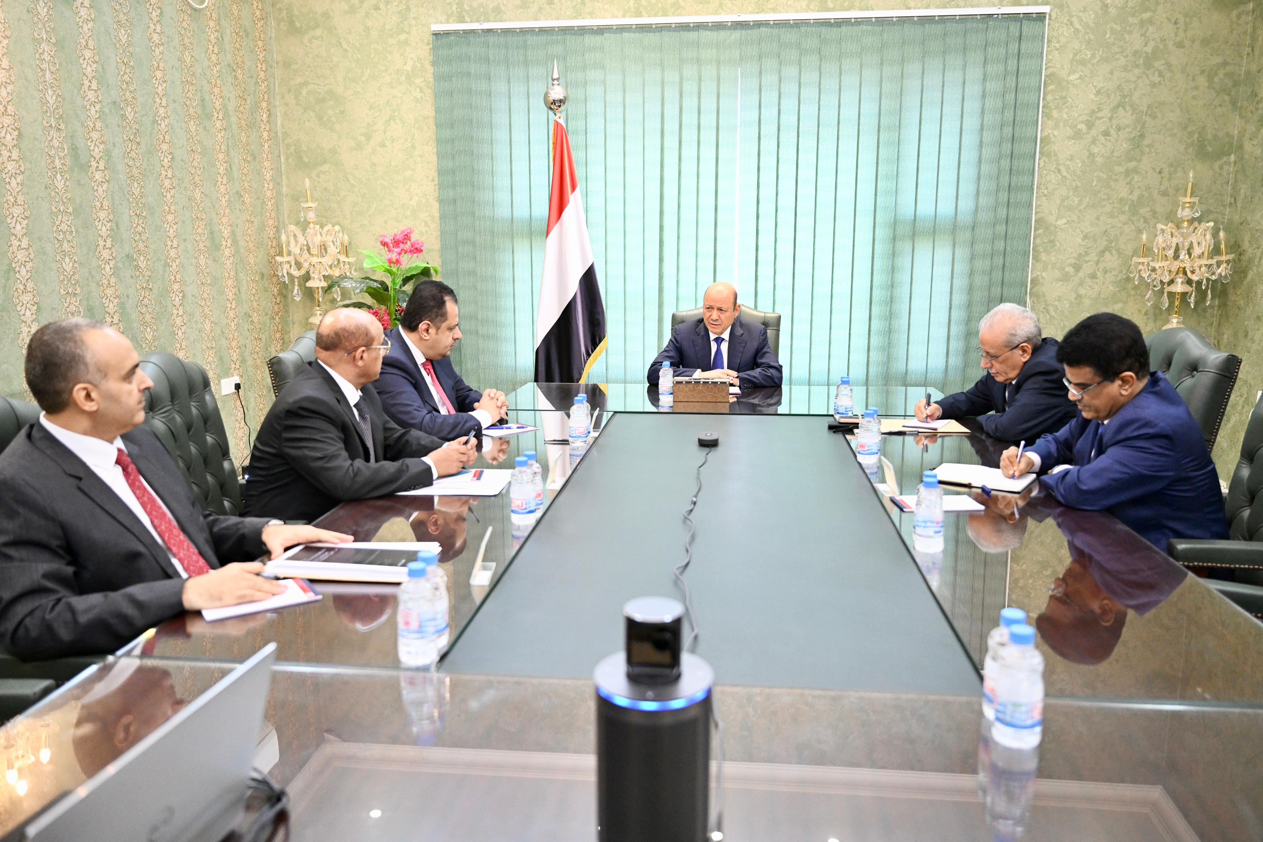 PRESIDENT HOLDS A MEETING WITH PRIME MINISTER AND CONCERNED OFFICIALS IN ECONOMIC AFFAIRS   31 Oct 2023 