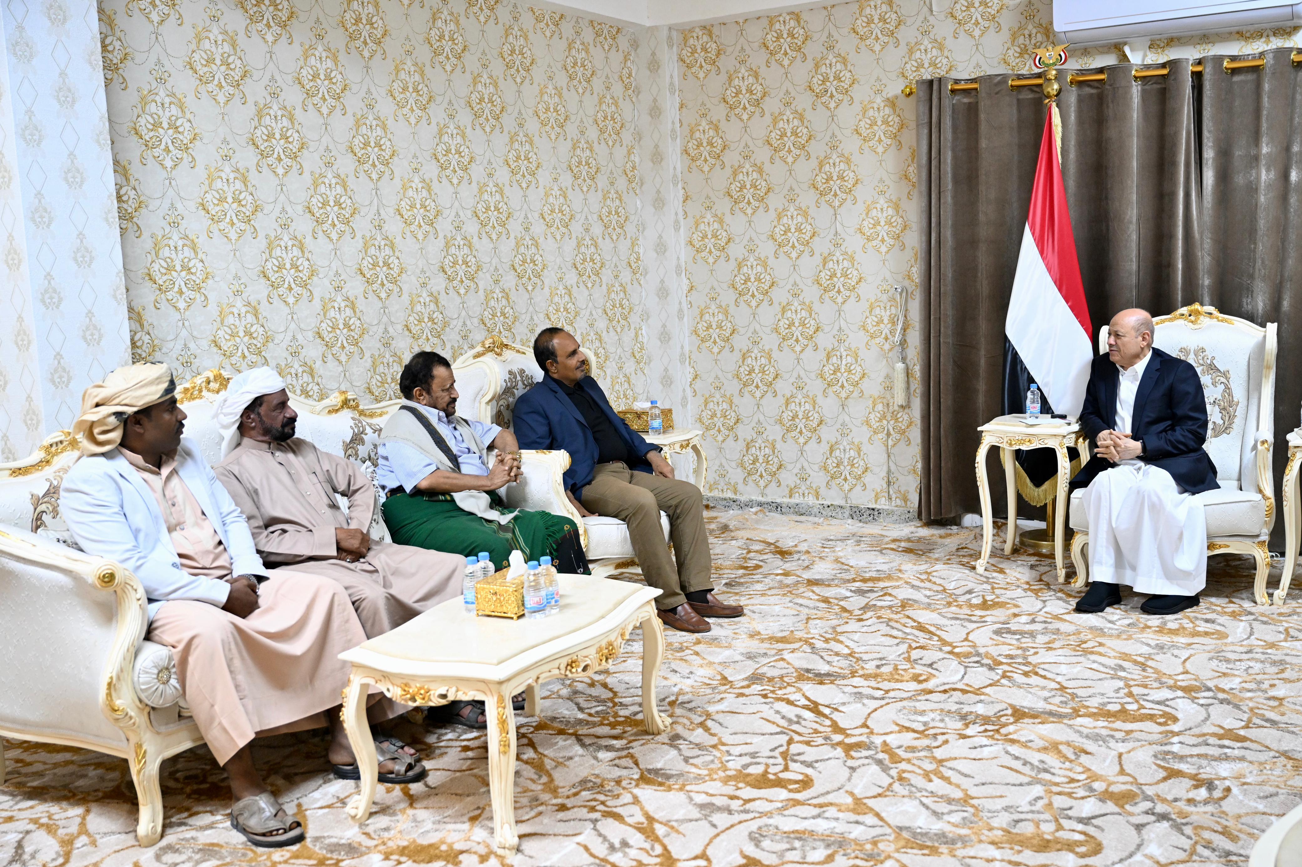 PRESIDENT PRAISES HONORABLE POSITIONS OF HADRAMAUT CITIZENS FOR SUPPORTING THOSE AFFECTED BY “TEJ” IN AL-MAHRA  29 Oct 2023