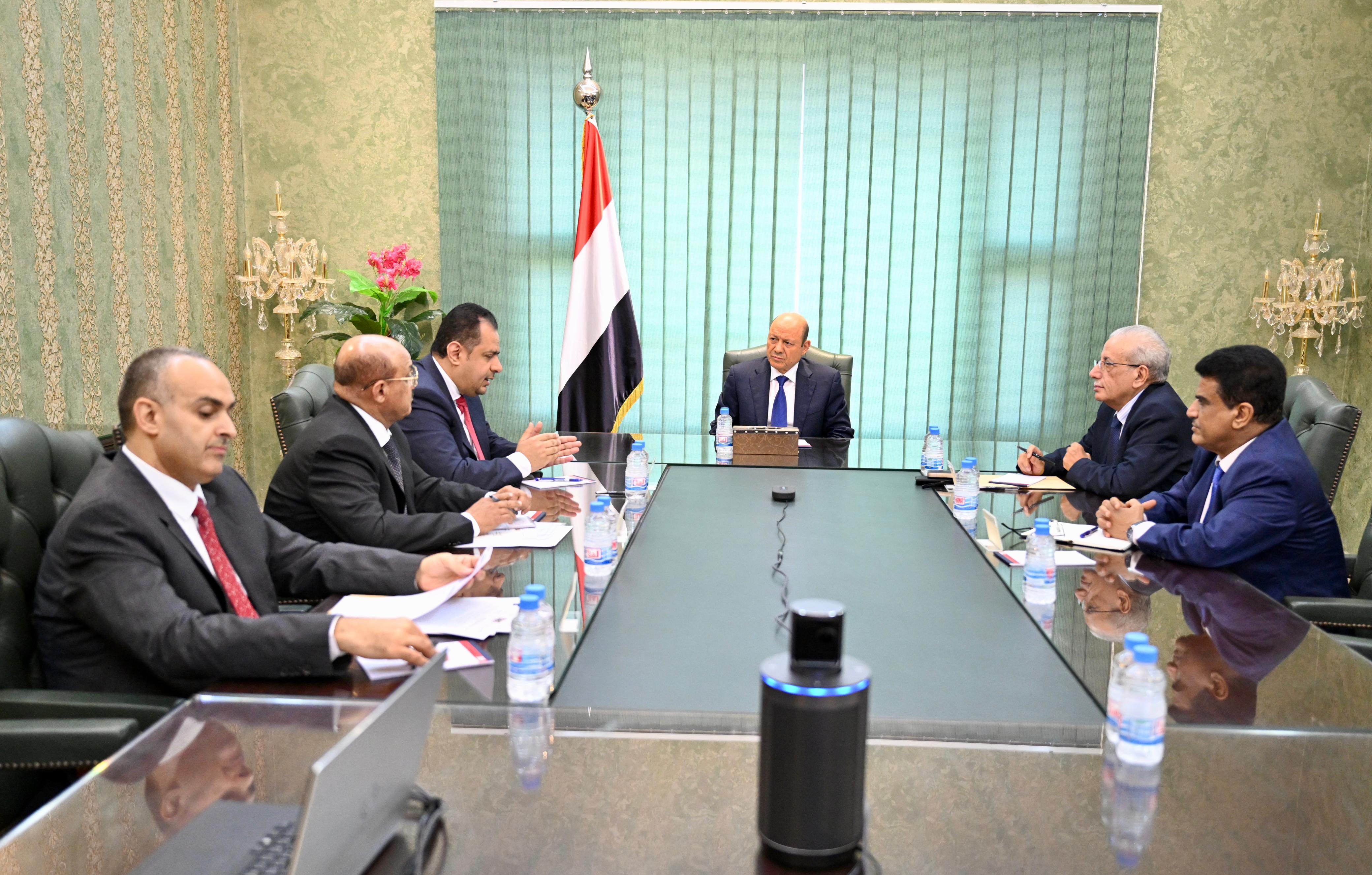 PRESIDENT HOLDS A MEETING WITH PRIME MINISTER AND CONCERNED OFFICIALS IN ECONOMIC AFFAIRS   31 Oct 2023 