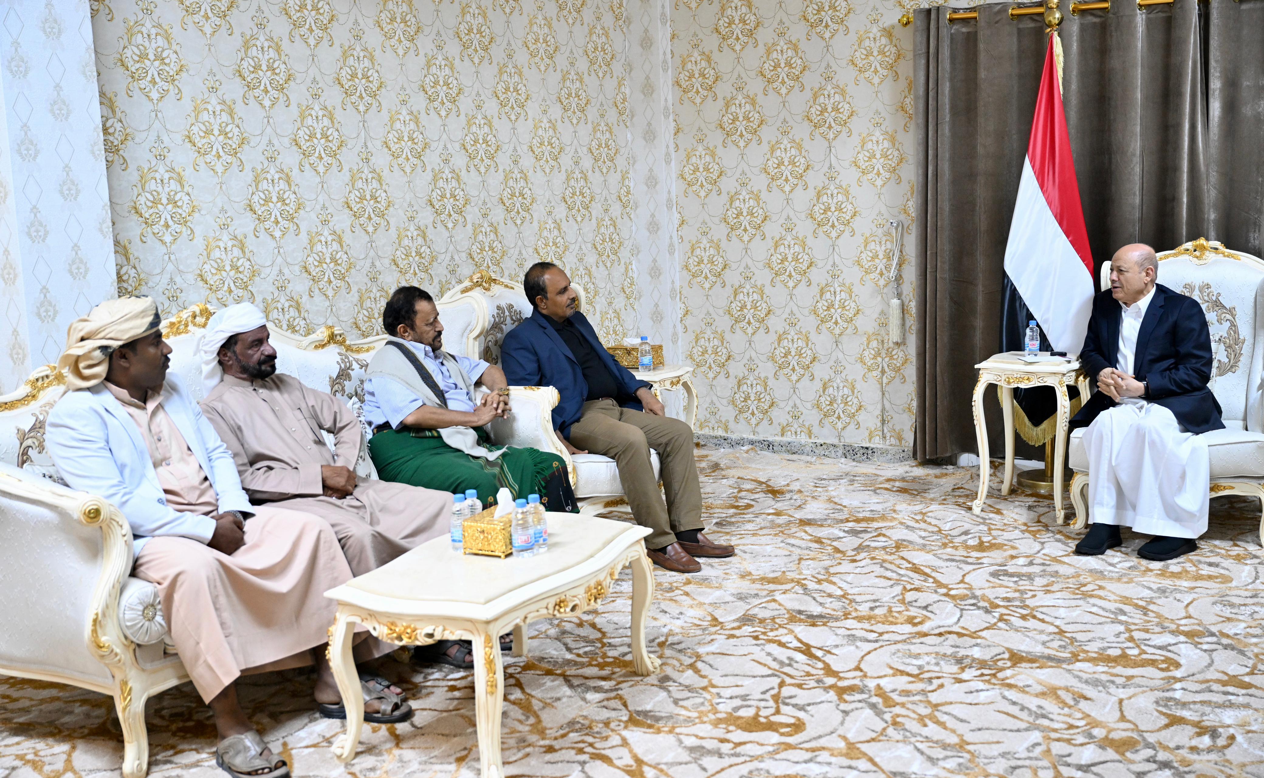 PRESIDENT PRAISES HONORABLE POSITIONS OF HADRAMAUT CITIZENS FOR SUPPORTING THOSE AFFECTED BY “TEJ” IN AL-MAHRA  29 Oct 2023
