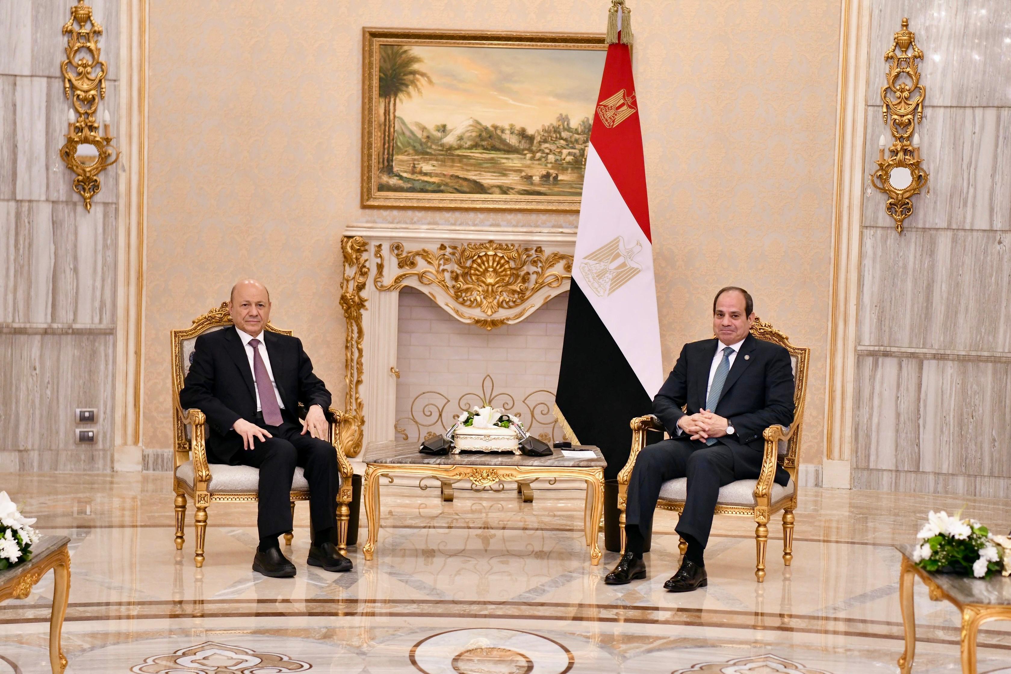 Presidents Al-Alimi and El-Sisi Discuss Yemeni Situation and Regional Developments