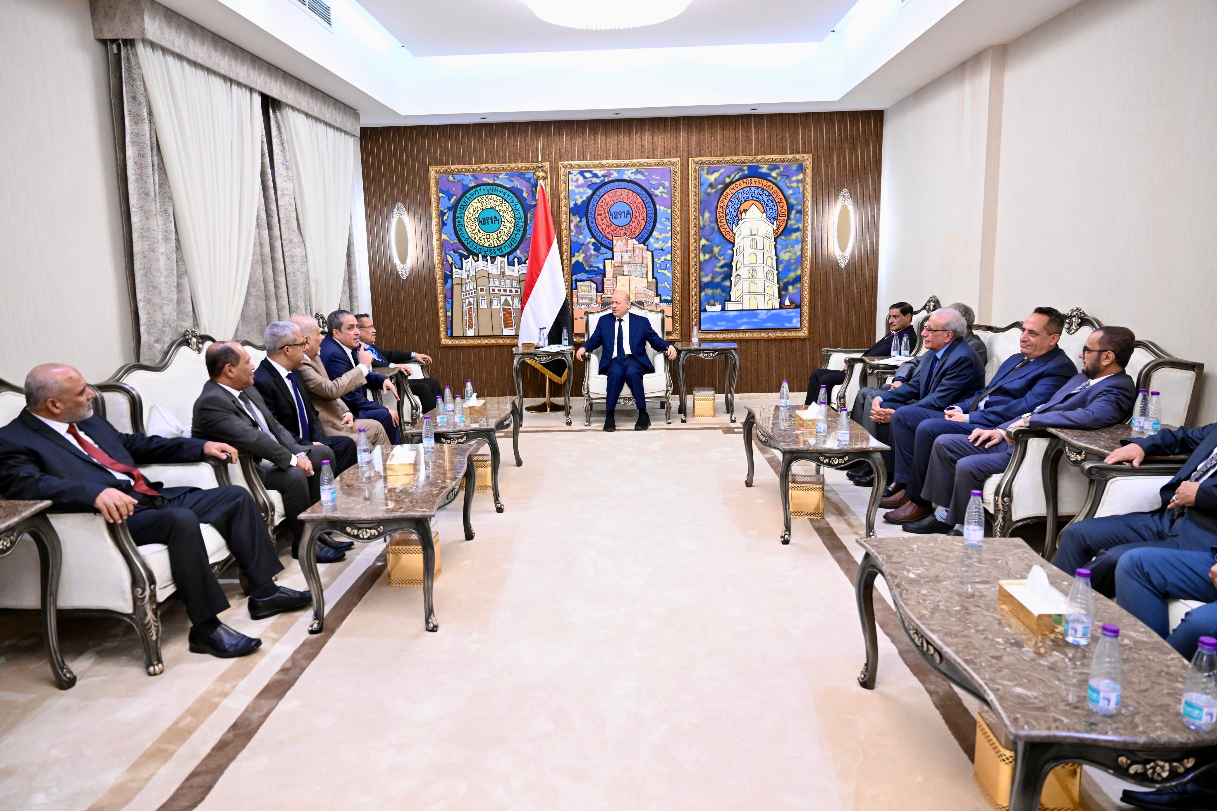 President Al-Alimi Meets with Leaders of National Bloc of Political Parties and Components