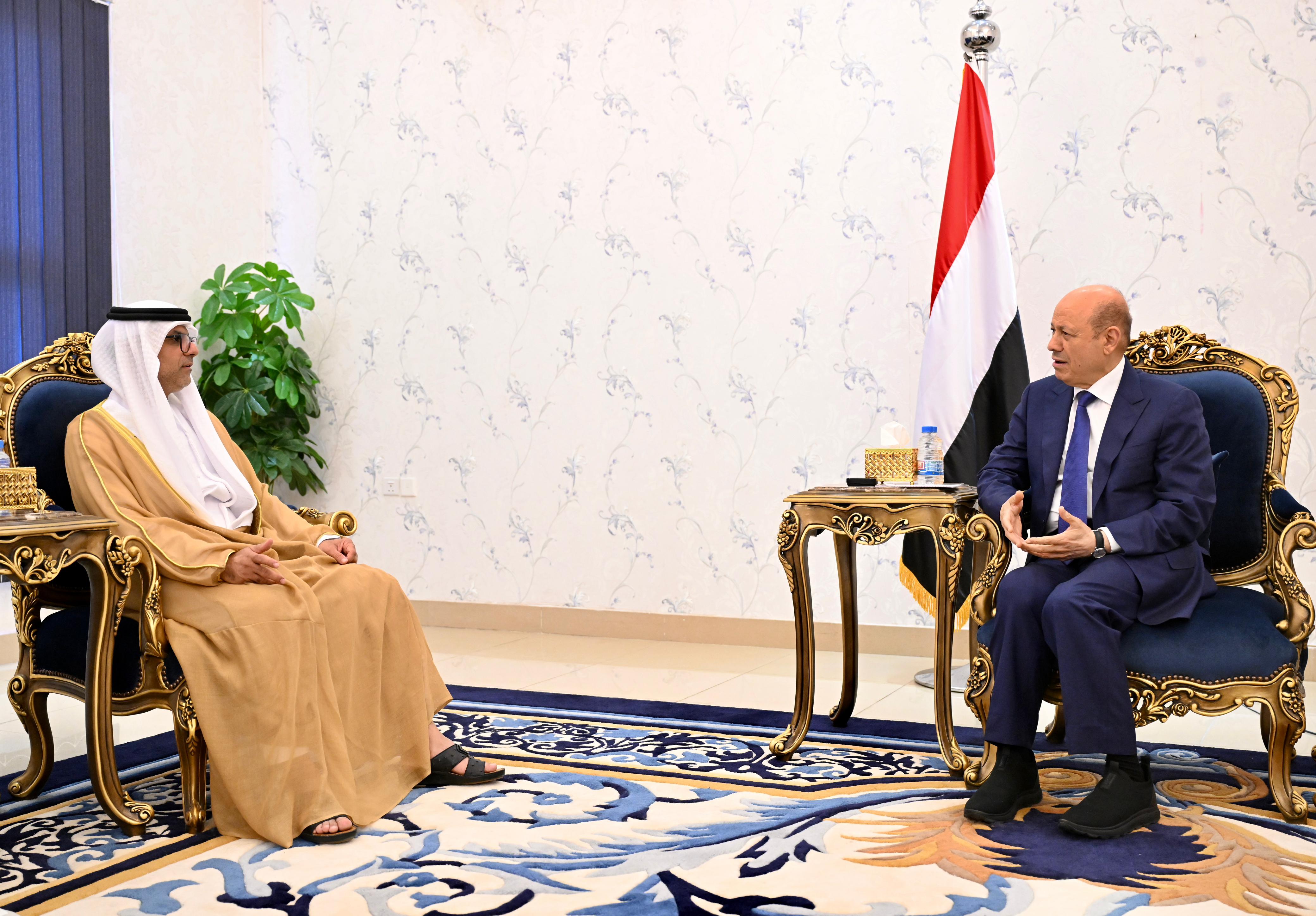 President Al- Alimi receives UAE Ambassador in Aden