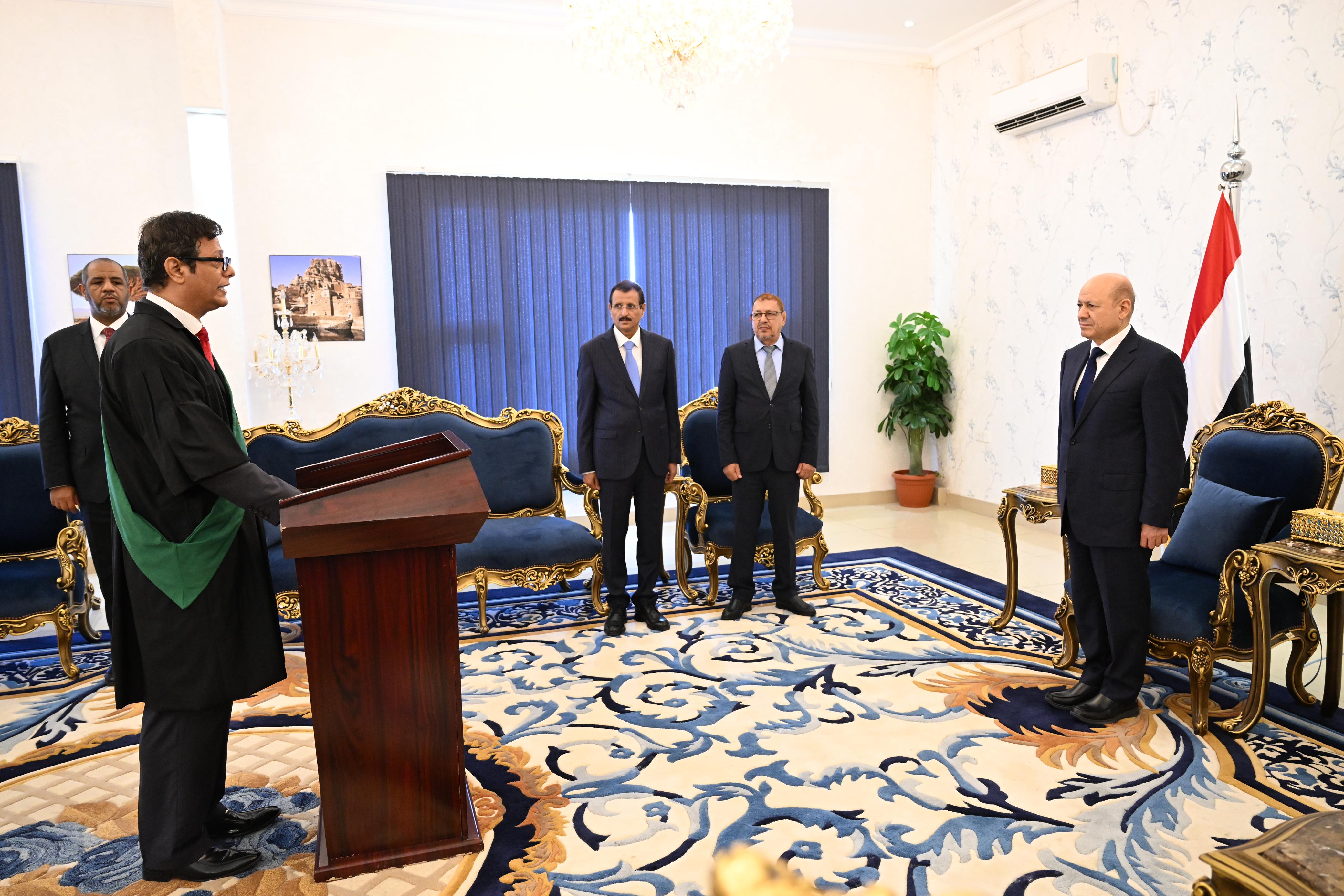 Judge Saleh Al-Marfdi takes legal oath before President Al-Alimi