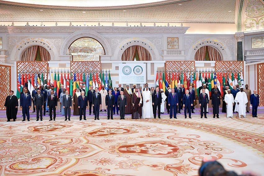 Extraordinary Arab-Islamic Summit Commences with Participation of President Al-Alimi