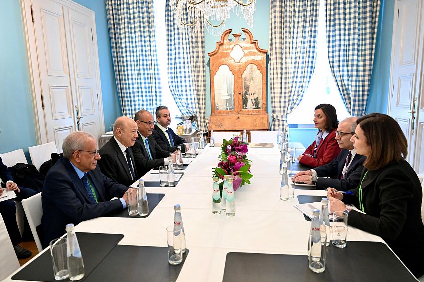 President Al-Alimi Holds Talks with Lebanon’s PM on Restoring State Institutions and Addressing Shared Challenges