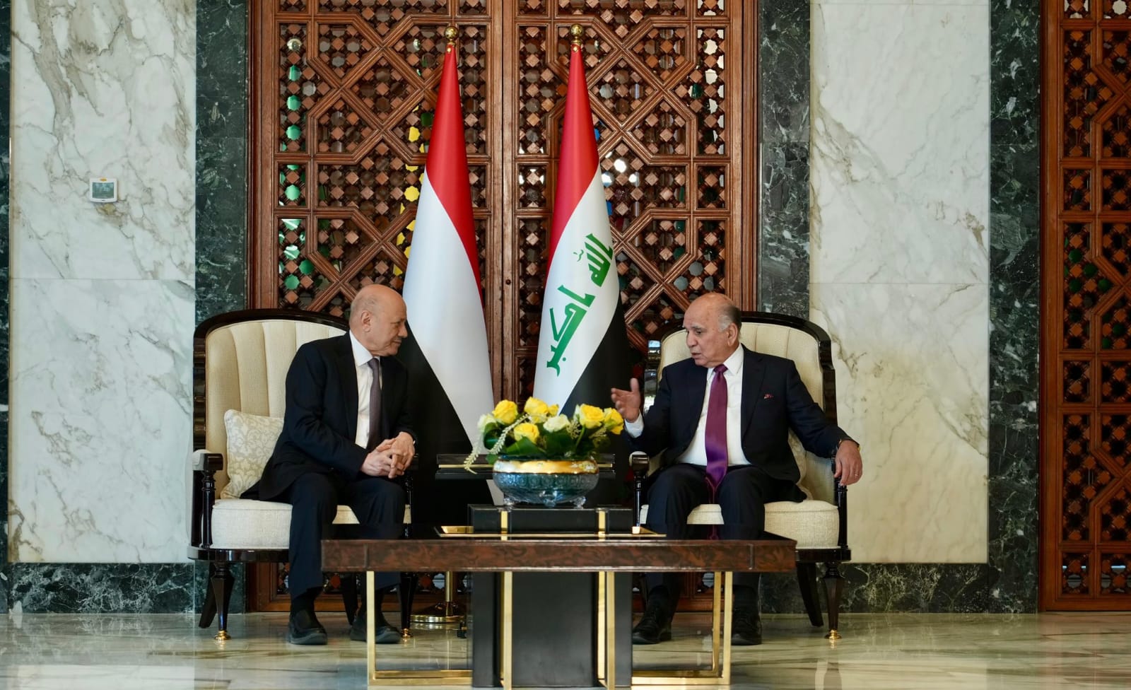 President Al-Alimi Arrives in Baghdad to Participate in Ordinary and Development Arab Summits