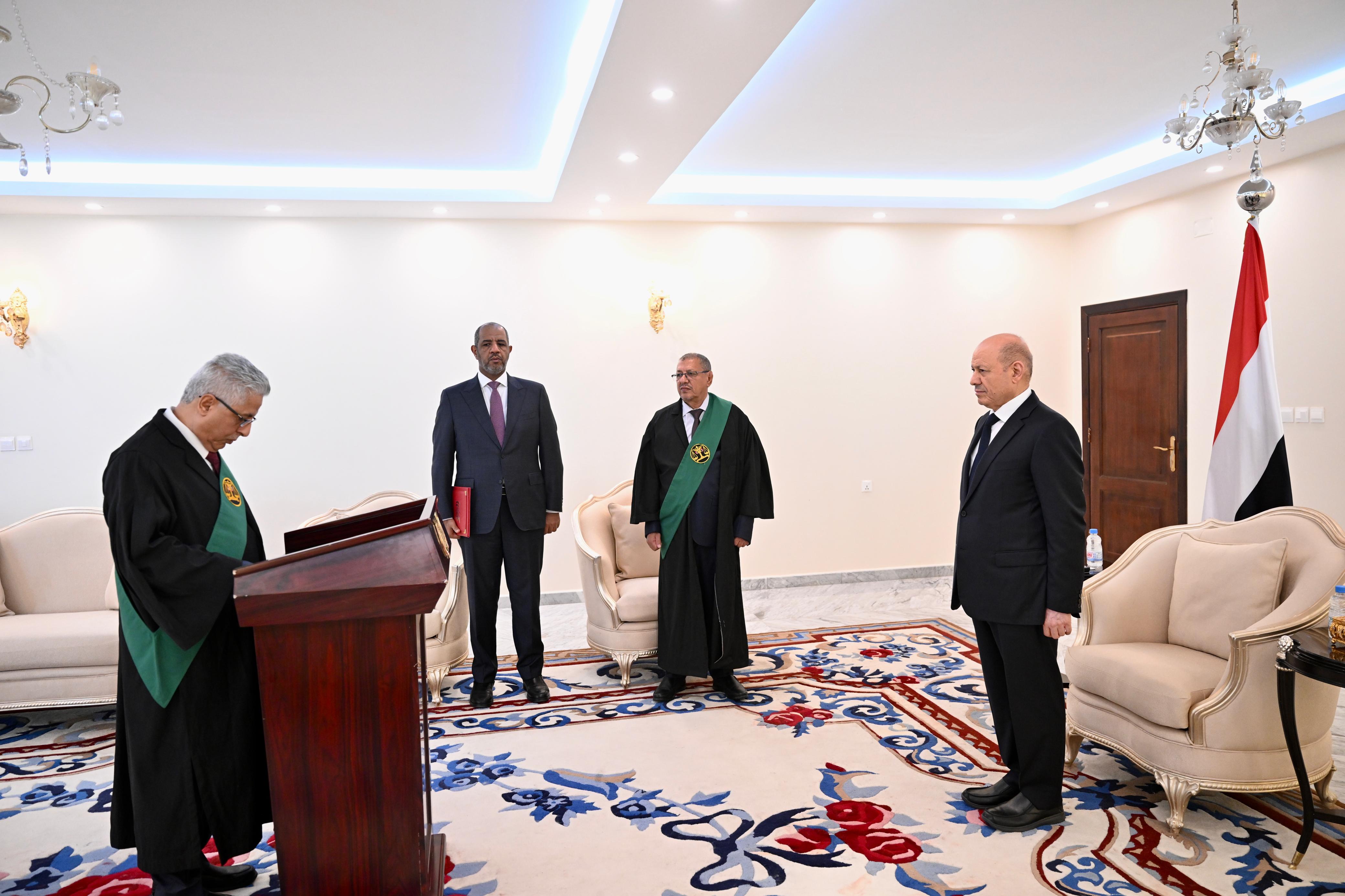 Judge Sahl Hamza Takes Constitutional Oath Before President of Presidential Leadership Council