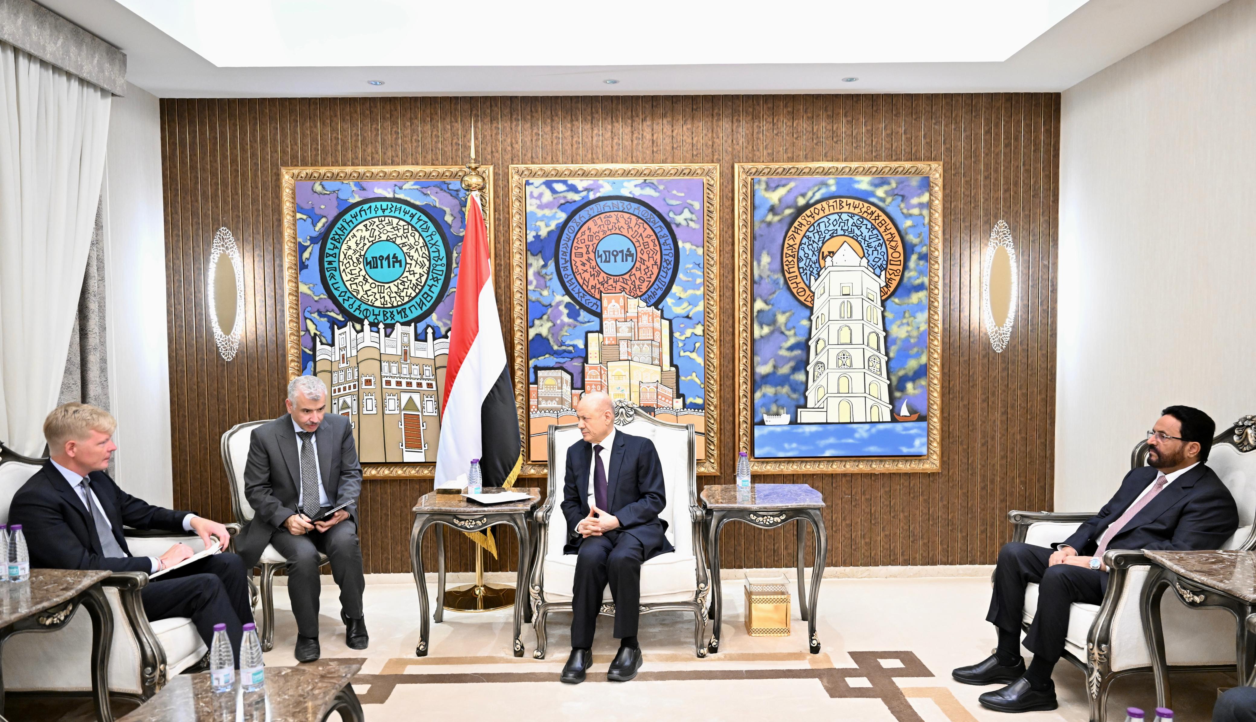 President Al-Alimi Stresses Dismantling of Militia Structures as Key to Sustainable Peace