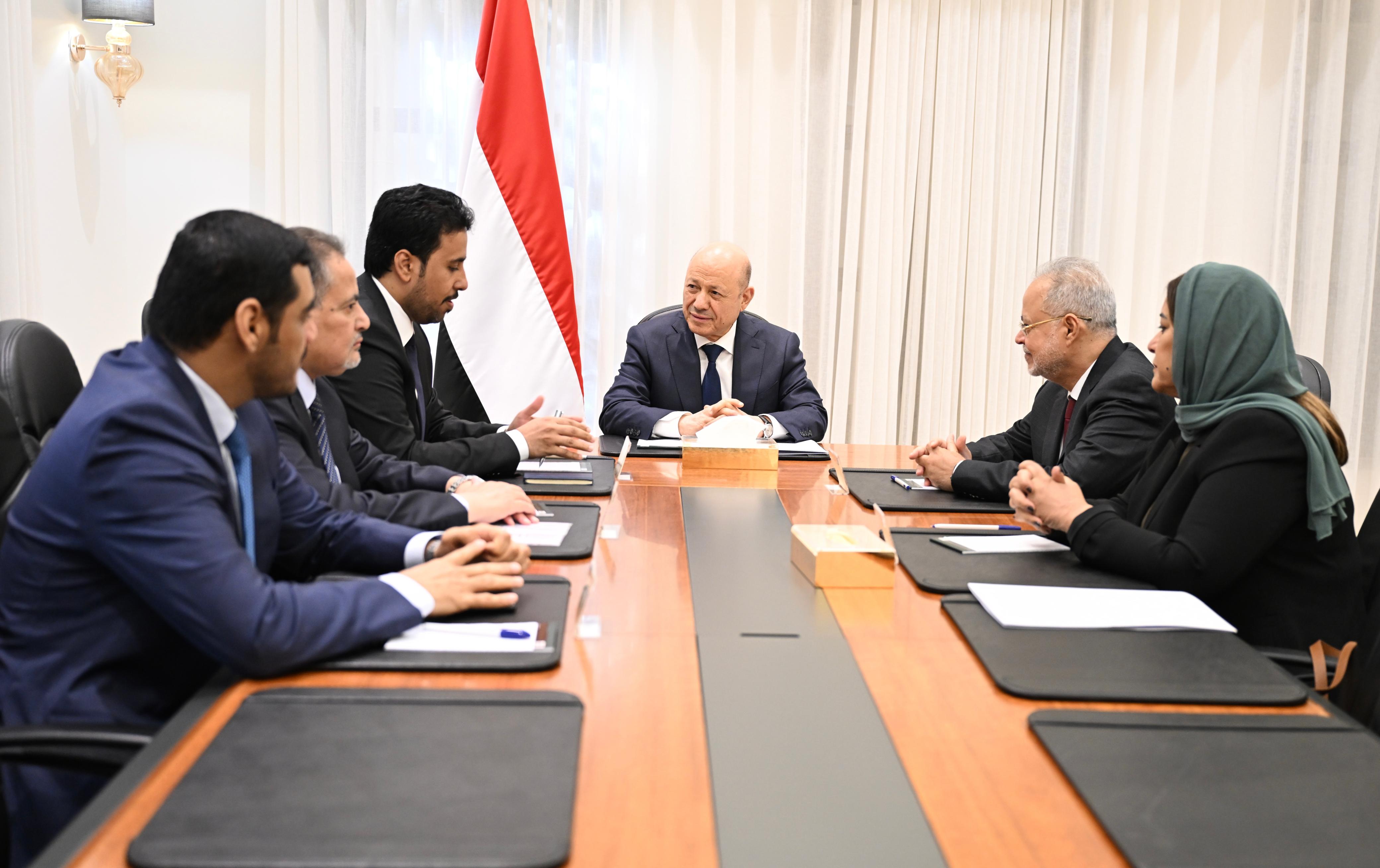 President Al-Alimi Affirms Cohesion of State Institutions, Commitment to Normalizing Conditions in Hadhramaut and Achieving Justice in Taiz