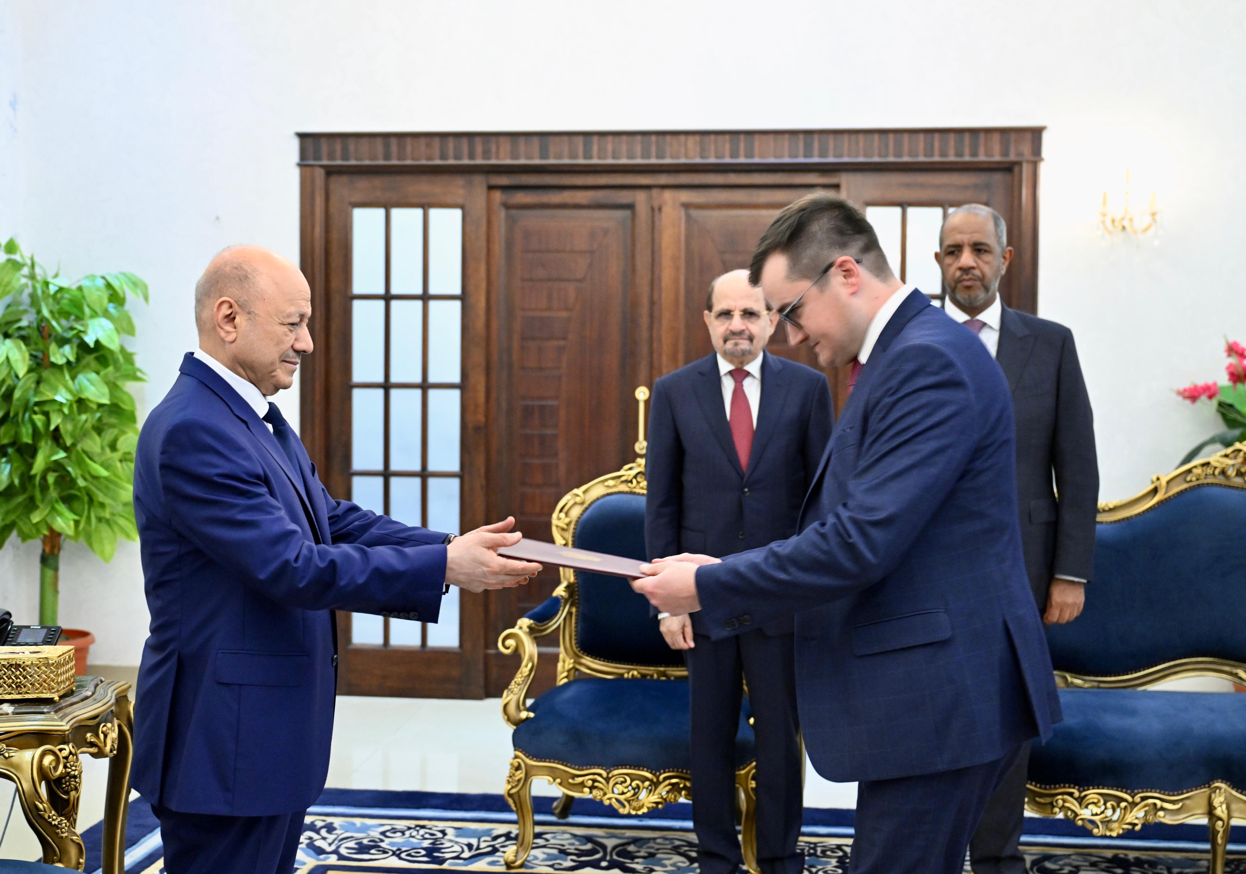 President Al-Alimi Receives Credentials of Russian Federation Ambassador