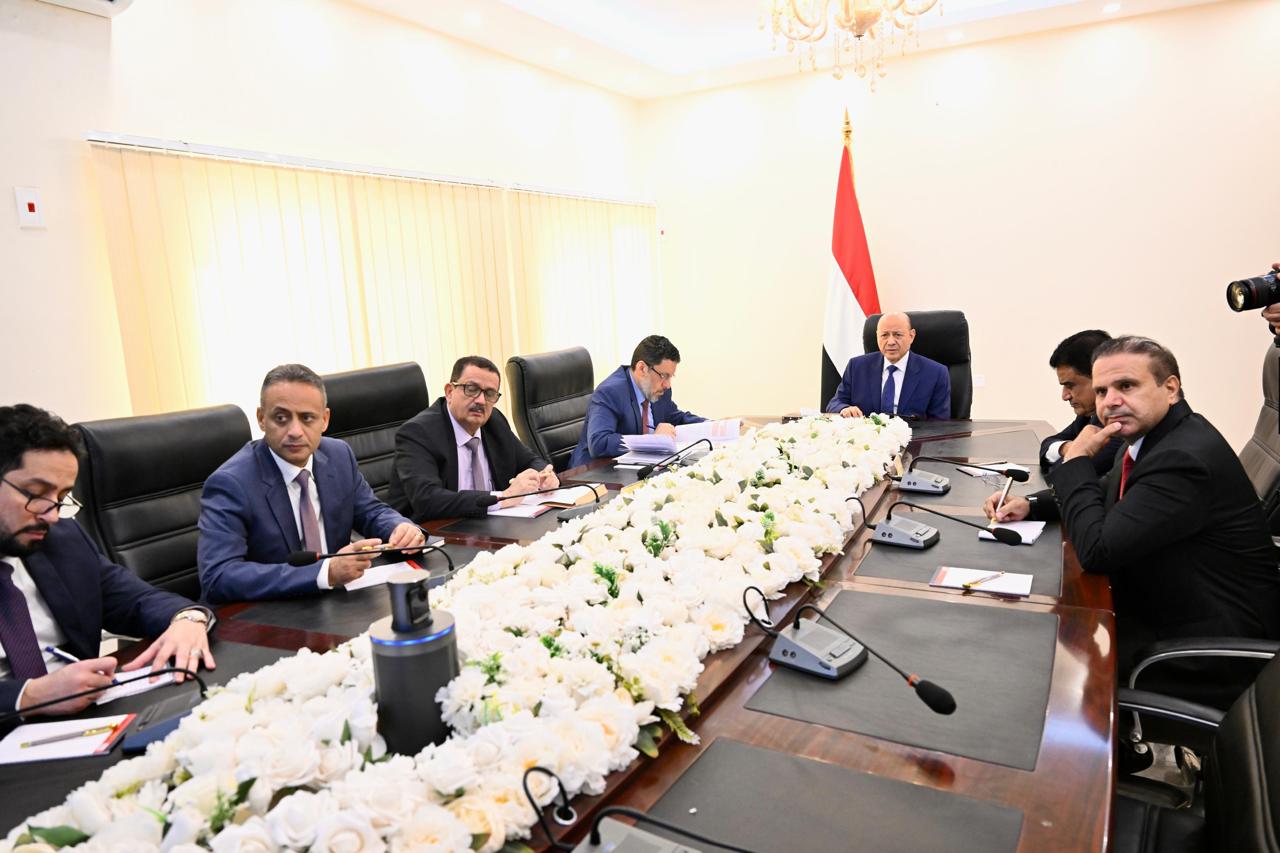 President Al-Alimi Meets with Crisis Management Committee