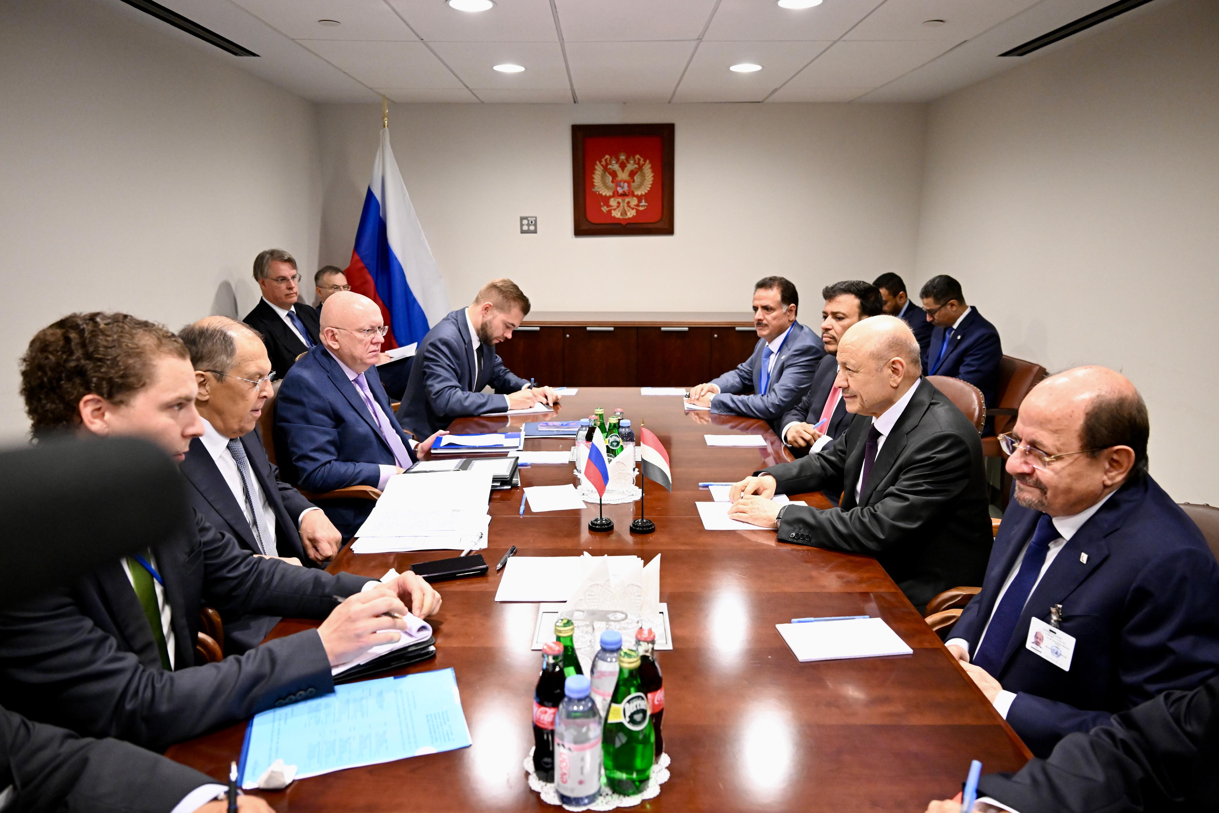 President Al-Alimi Discusses with Russian FM Developments in Yemen and the Region 