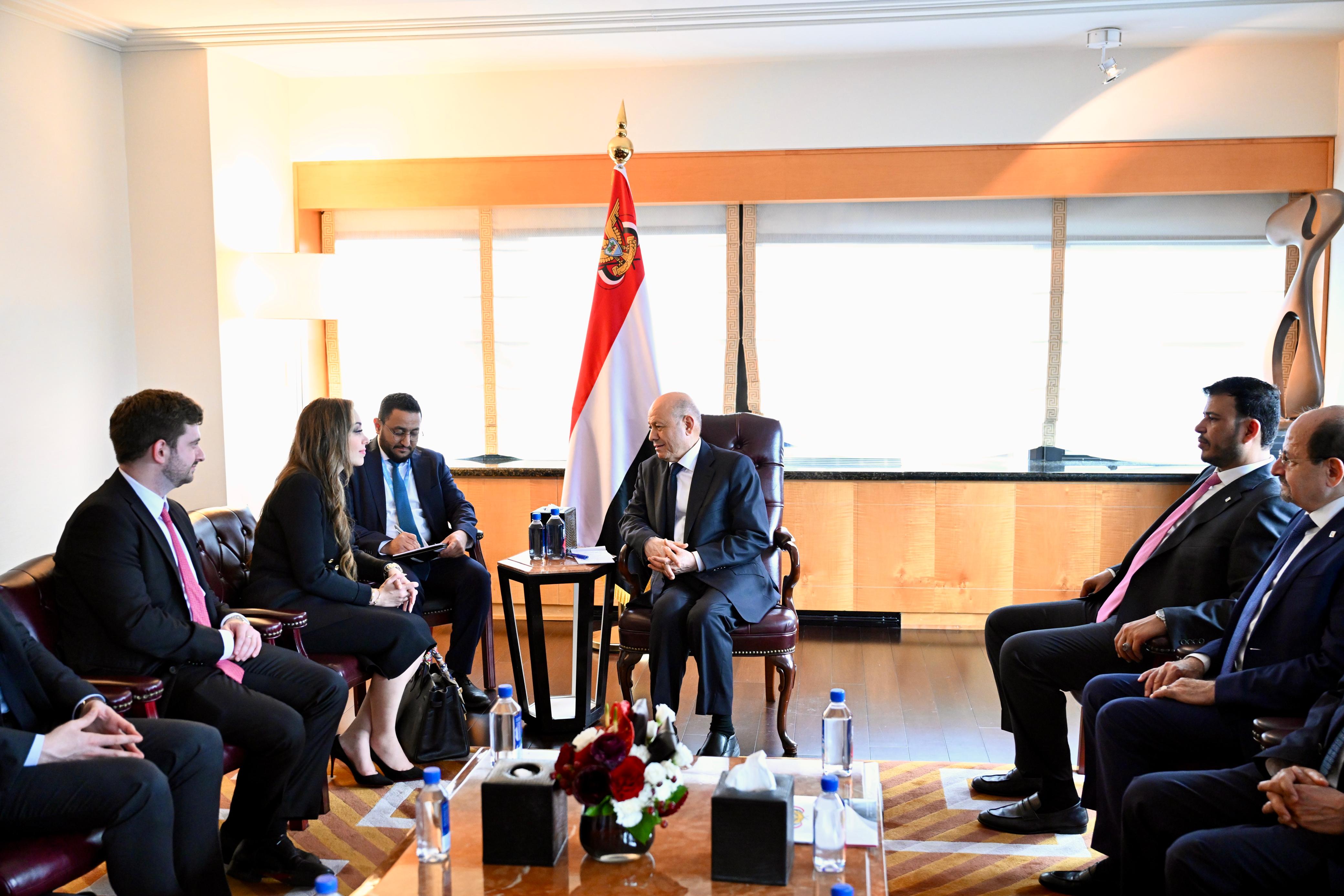 President Al-Alimi Stresses Importance of Resuming U.S. Humanitarian Assistance and Extending Legal Protections for Yemenis