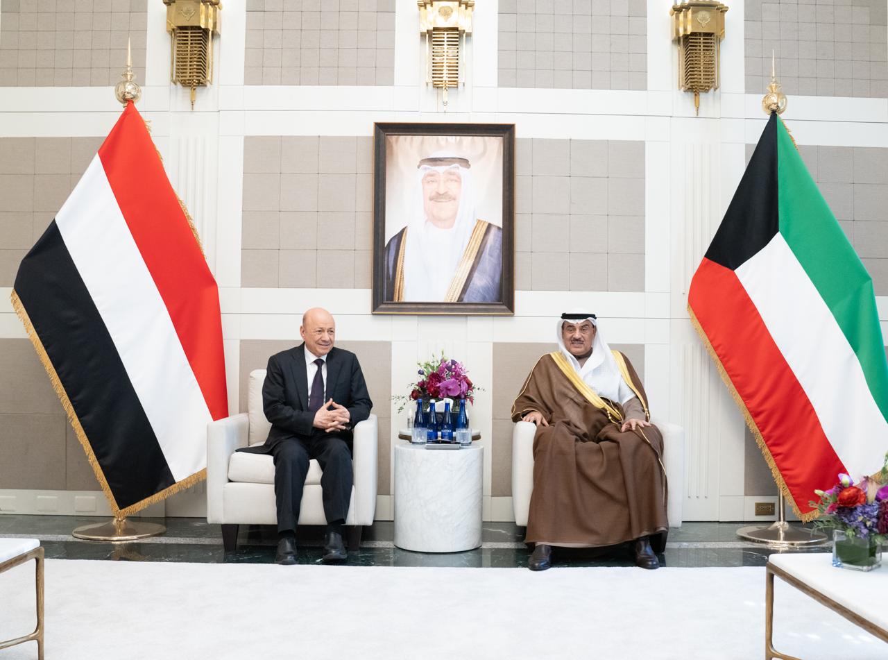 President Al-Alimi Discusses with Kuwait Crown Prince Bilateral Relations and Yemen Developments