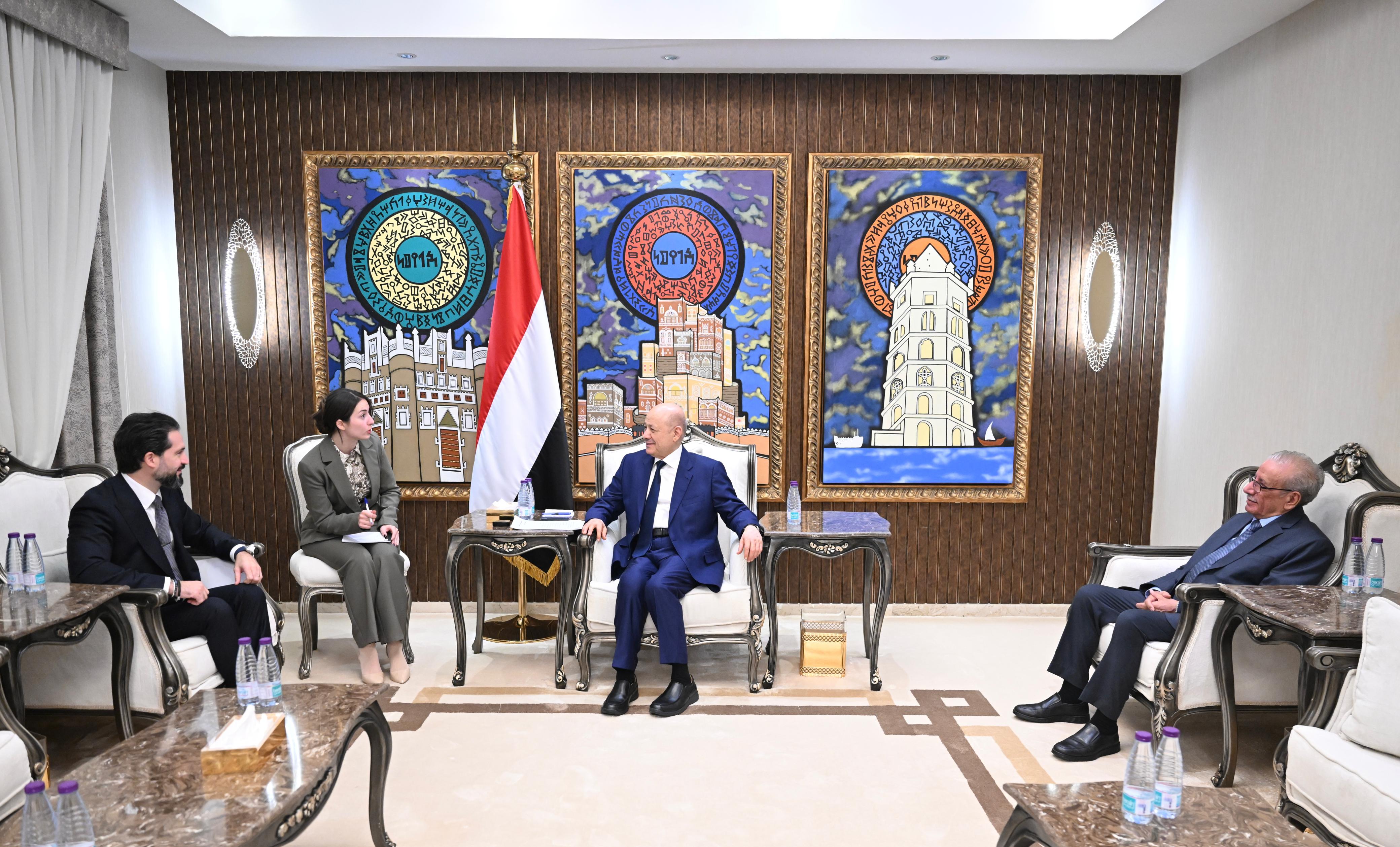 President Al-Alimi cautions over banned Iranian weapons for Houthis