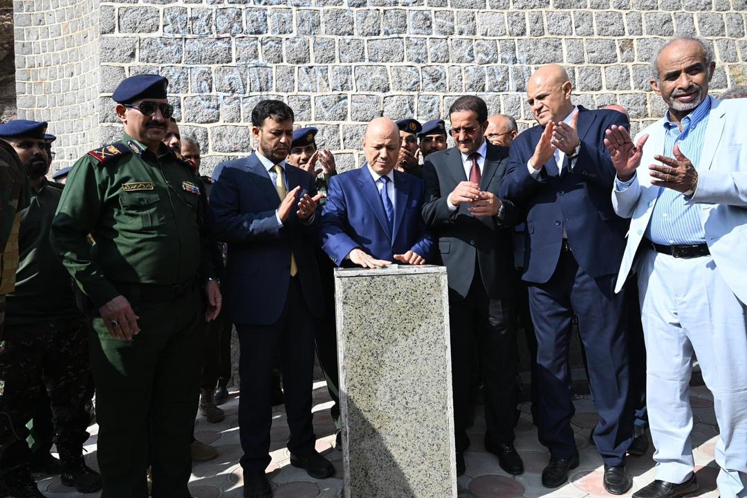 President Al-Alimi and the two PLC’s members lay foundation stone for Martyrs' Memorial in Taiz