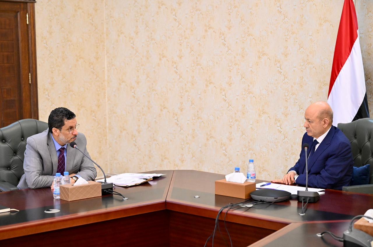 PRESIDENT AL-ALIMI CHAIRS A JOINT MEETING OF GOVERNMENT AND GOVERNORATES’ GOVERNORS Thu ، 28 Mar 2024 