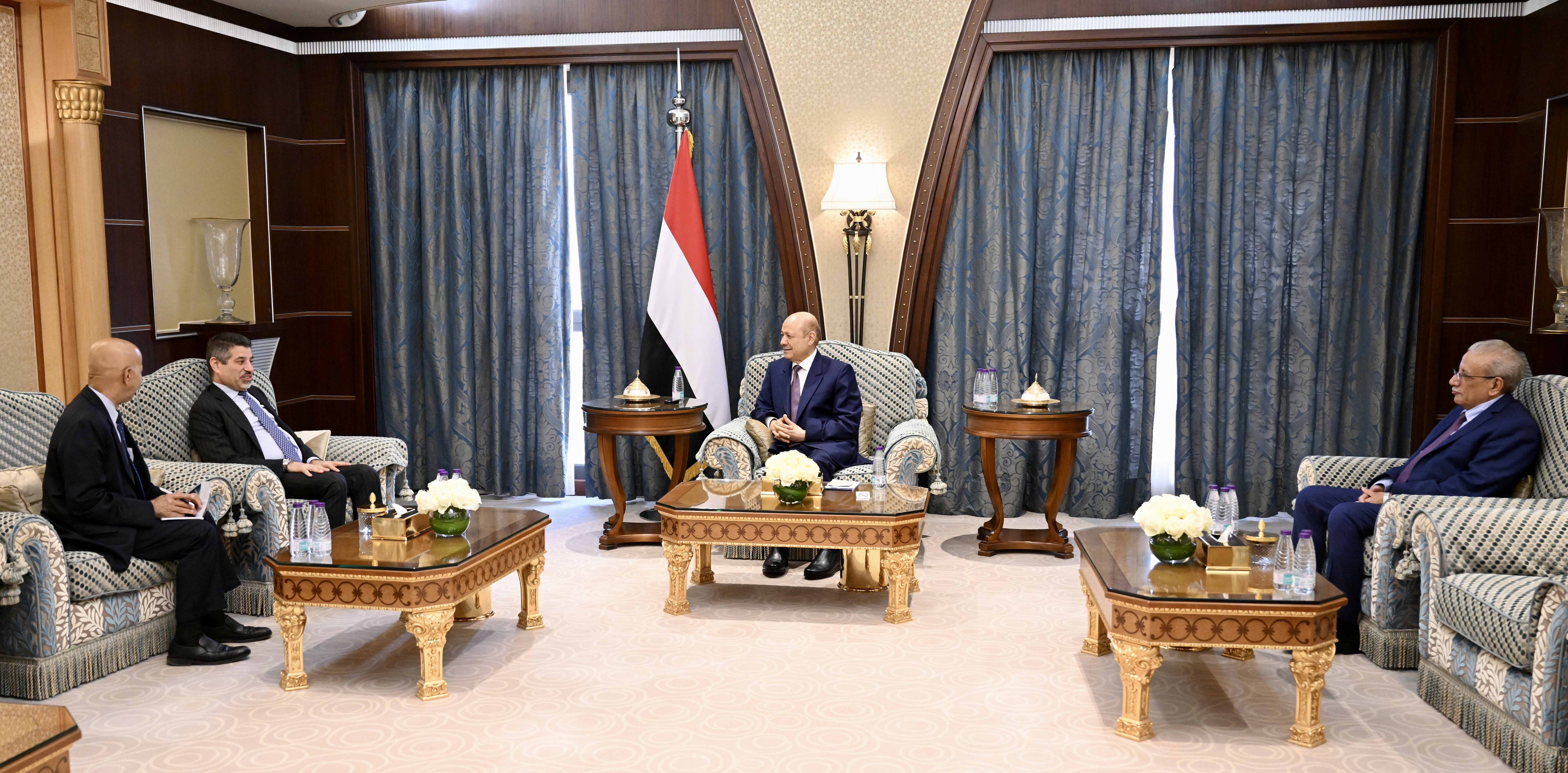 رئيس مجلس القيادة الرئاسي يستقبل السفير الأمريكي 1 يونيو 2023