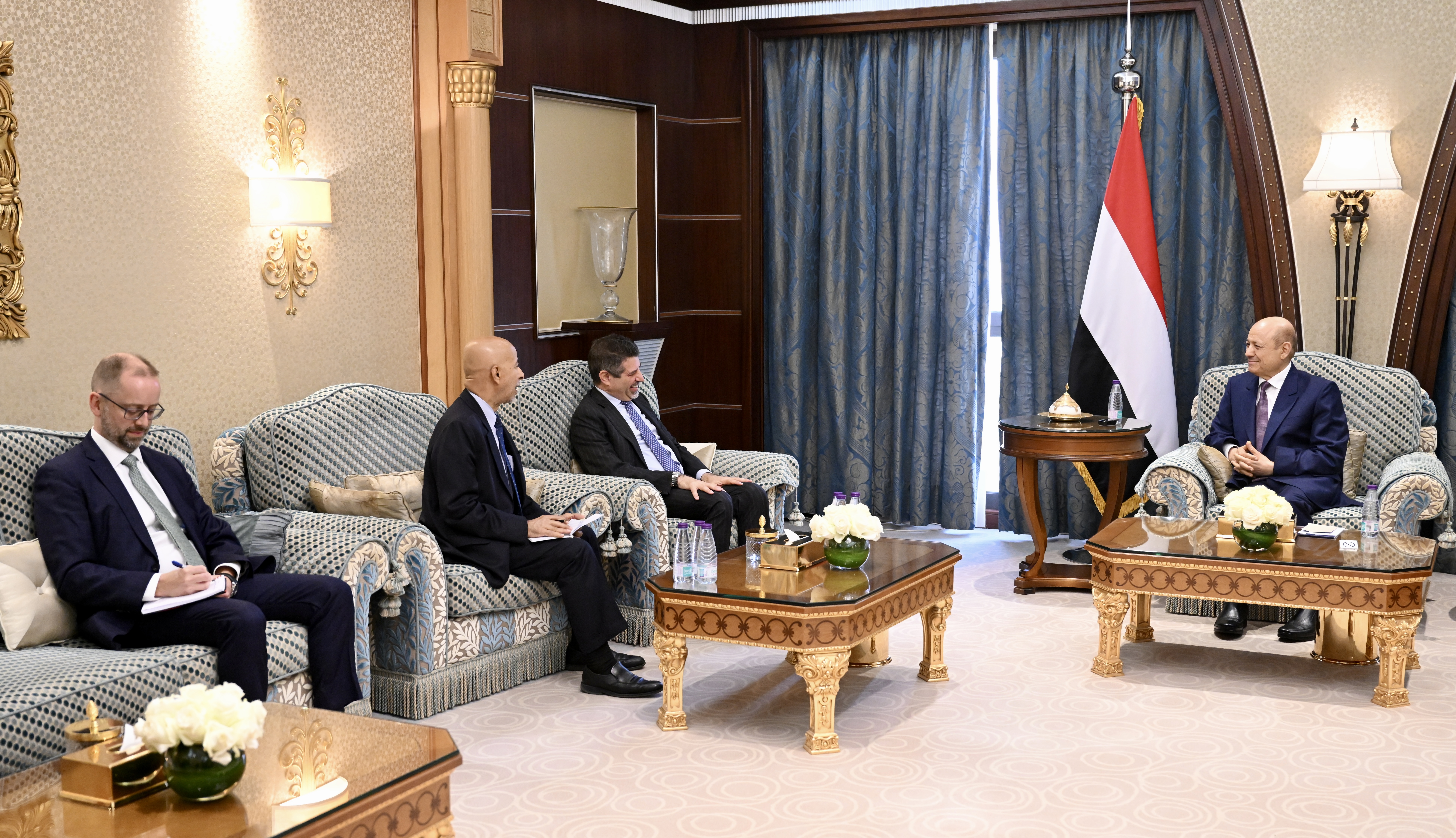 رئيس مجلس القيادة الرئاسي يستقبل السفير الأمريكي 1 يونيو 2023