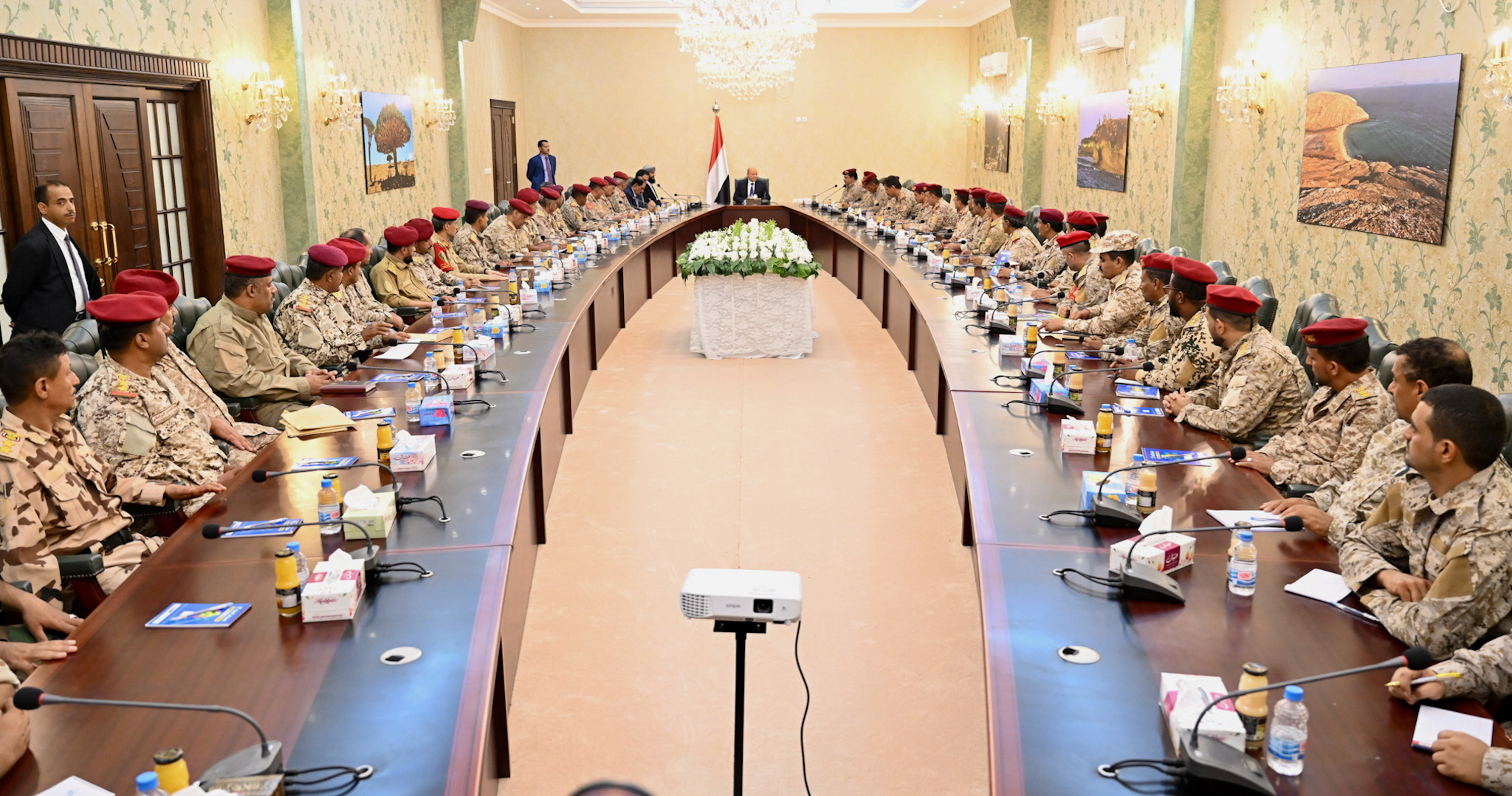 فخامة الرئيس يتراس اجتماع لقيادات المحاور والجيش 2 فبراير 2023