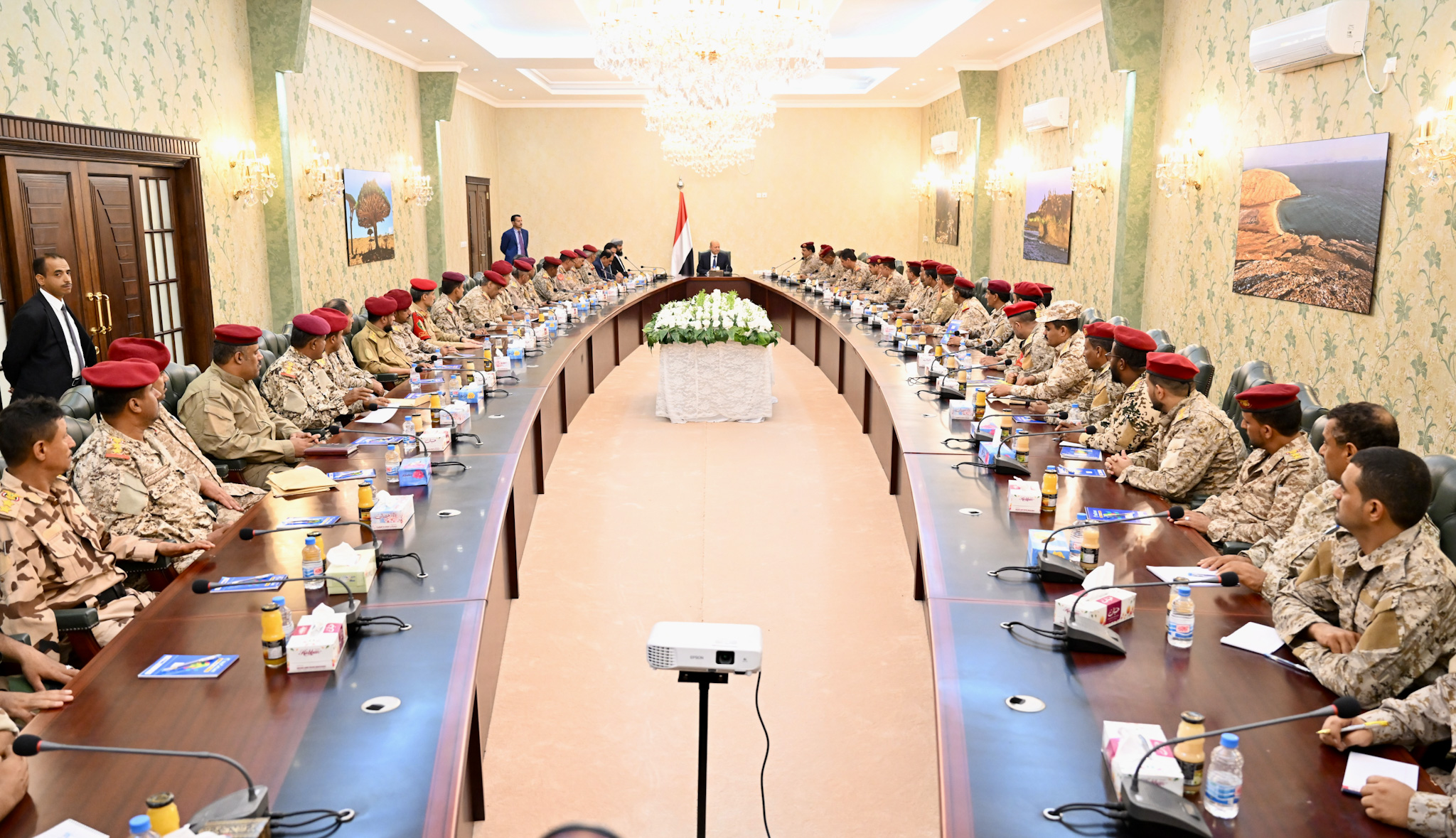 فخامة الرئيس يتراس اجتماع لقيادات المحاور والجيش 2 فبراير 2023