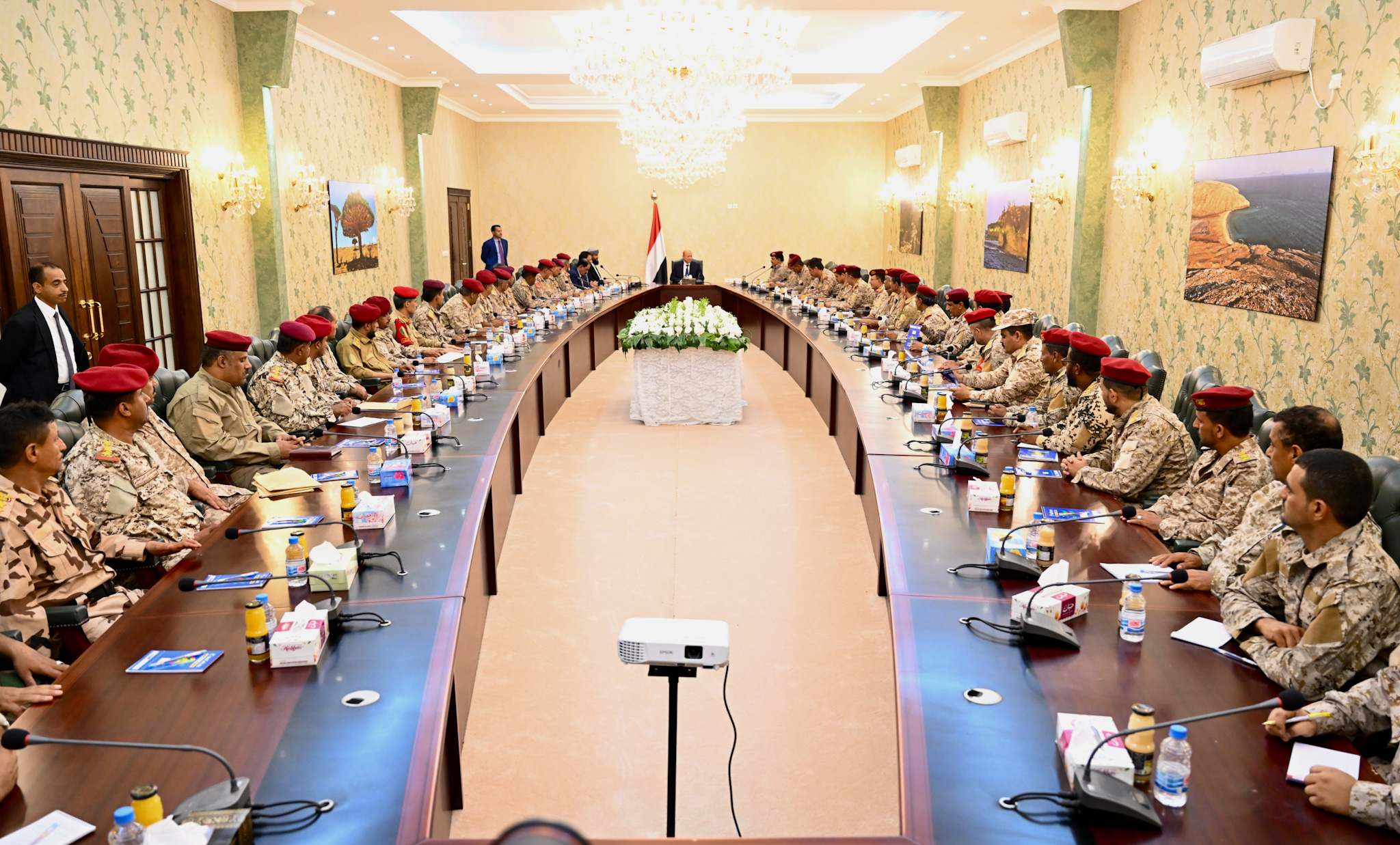 فخامة الرئيس يتراس اجتماع لقيادات المحاور والجيش 2 فبراير 2023