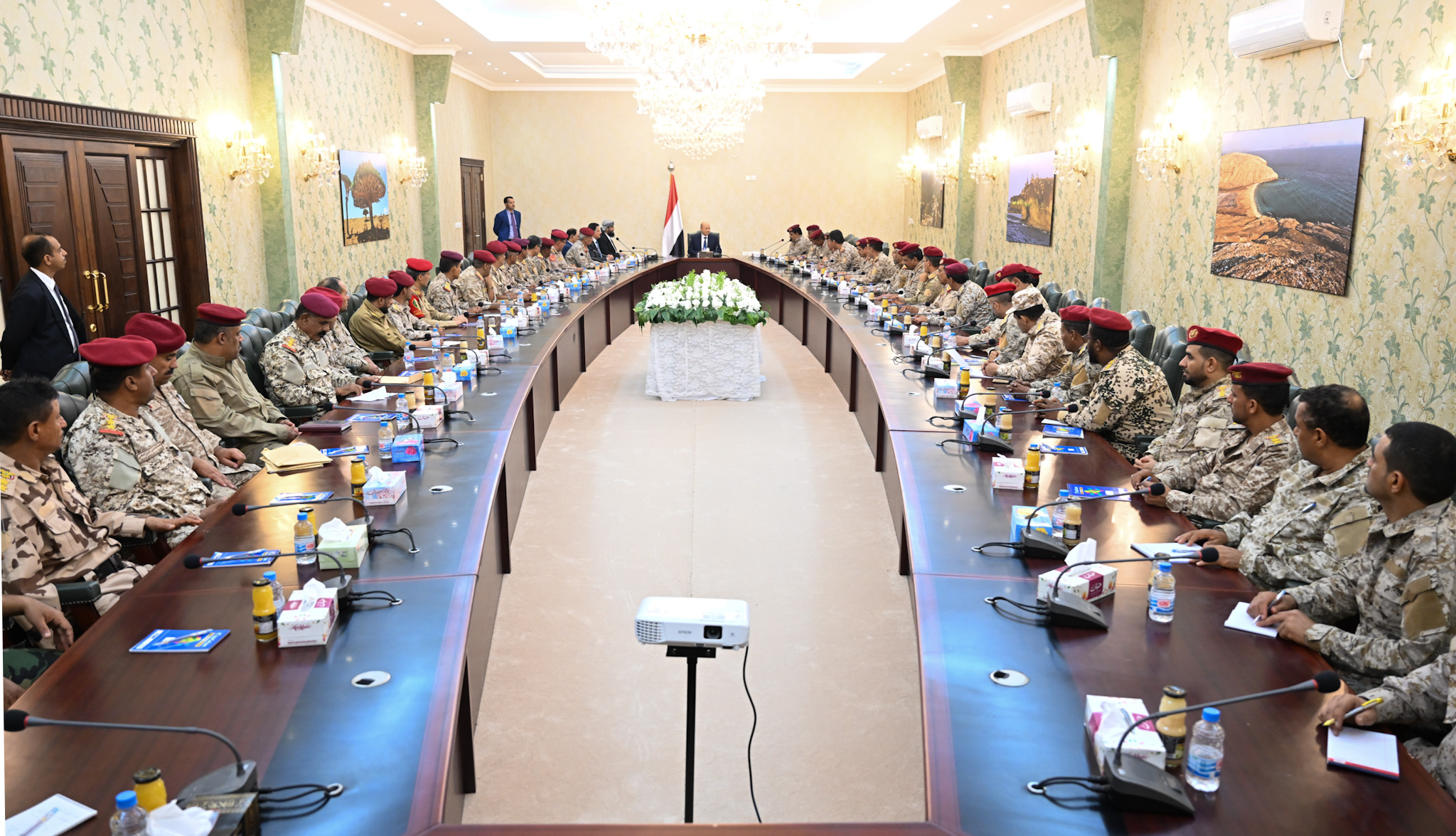 فخامة الرئيس يتراس اجتماع لقيادات المحاور والجيش 2 فبراير 2023