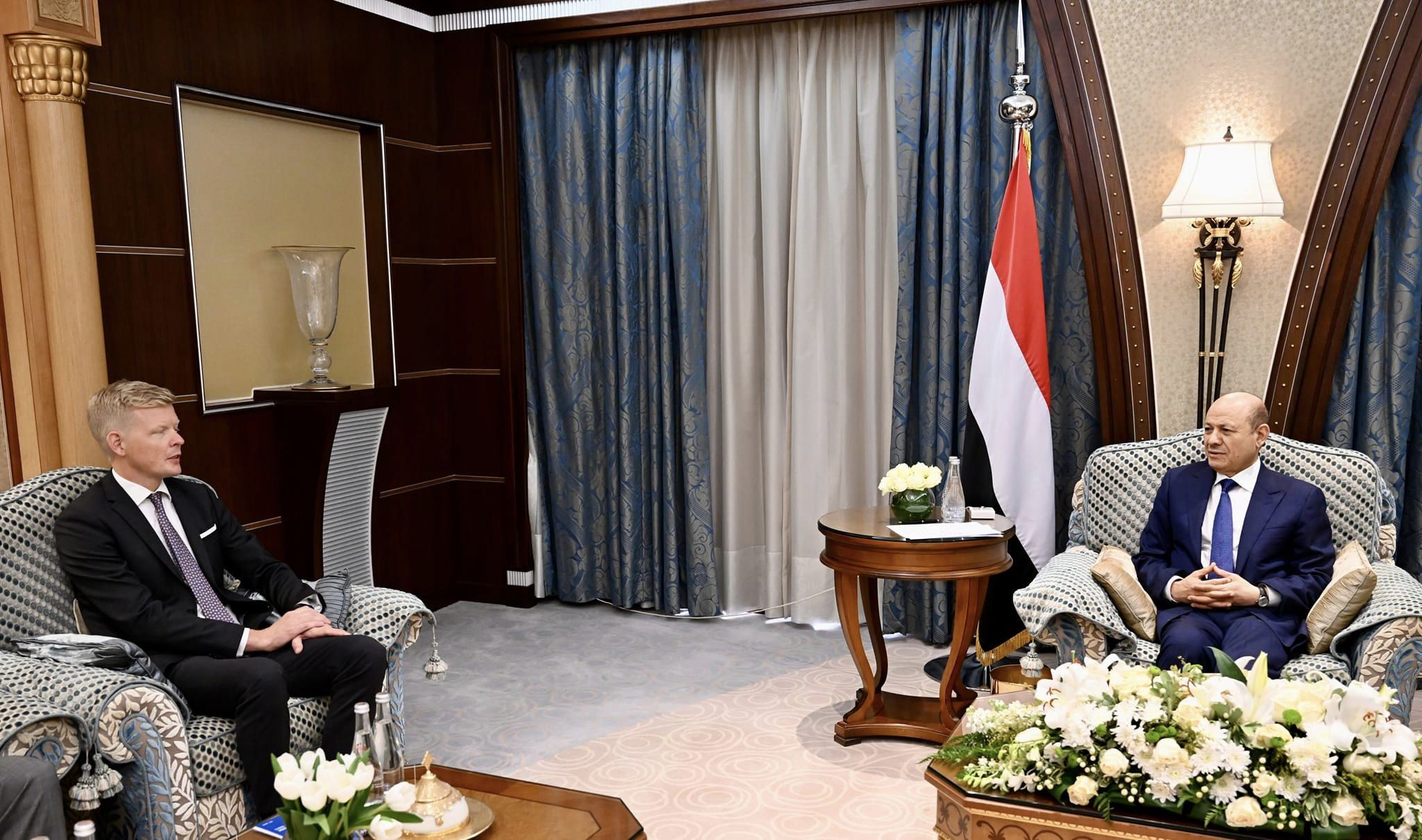 رئيس مجلس القيادة الرئاسي يستقبل المبعوث الخاص للأمم المتحدة