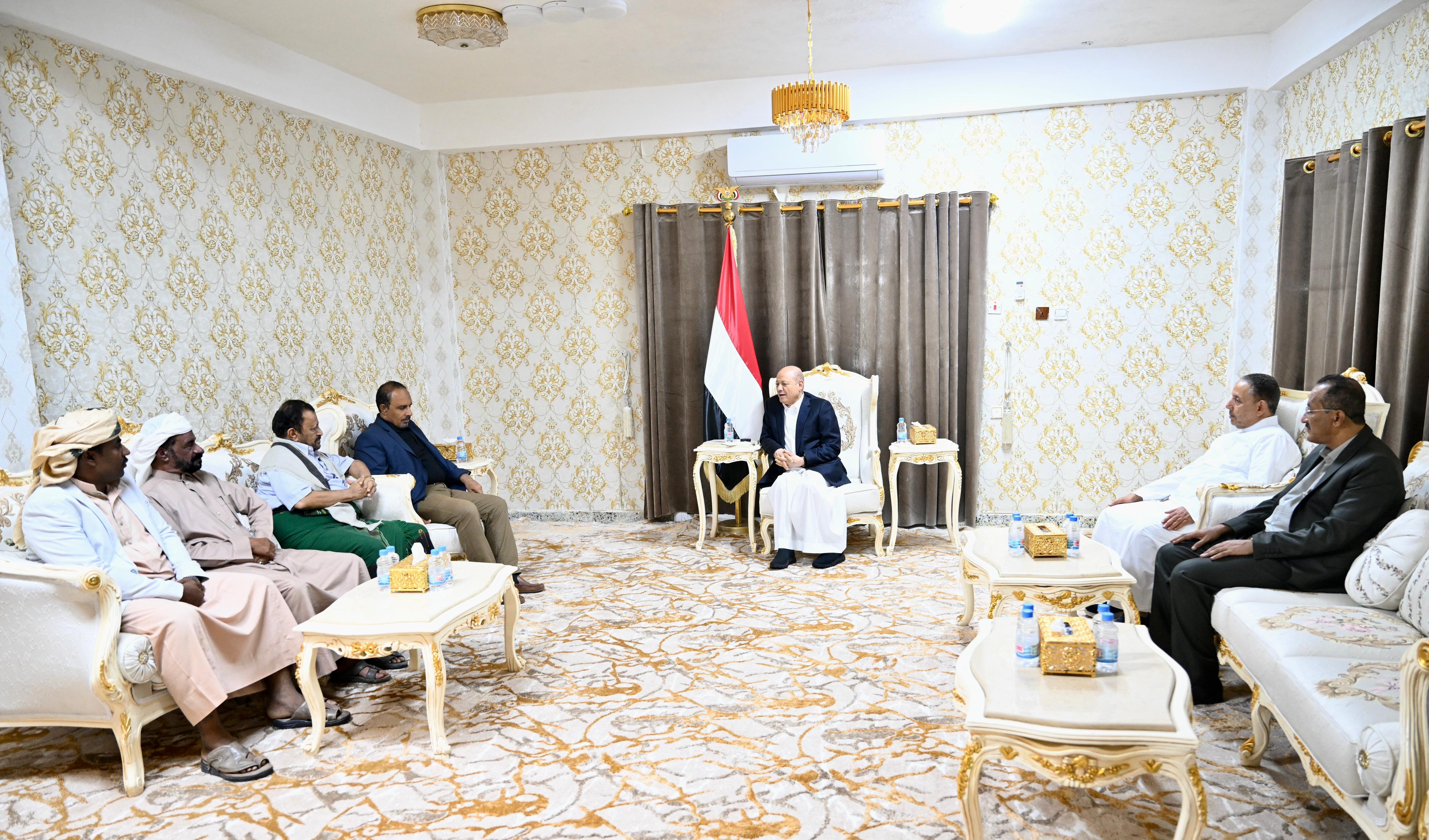 فخامة الرئيس يلتقي مسؤولي القافلة الاغاثية من محافظة حضرموت 29 أكتوبر 2023 