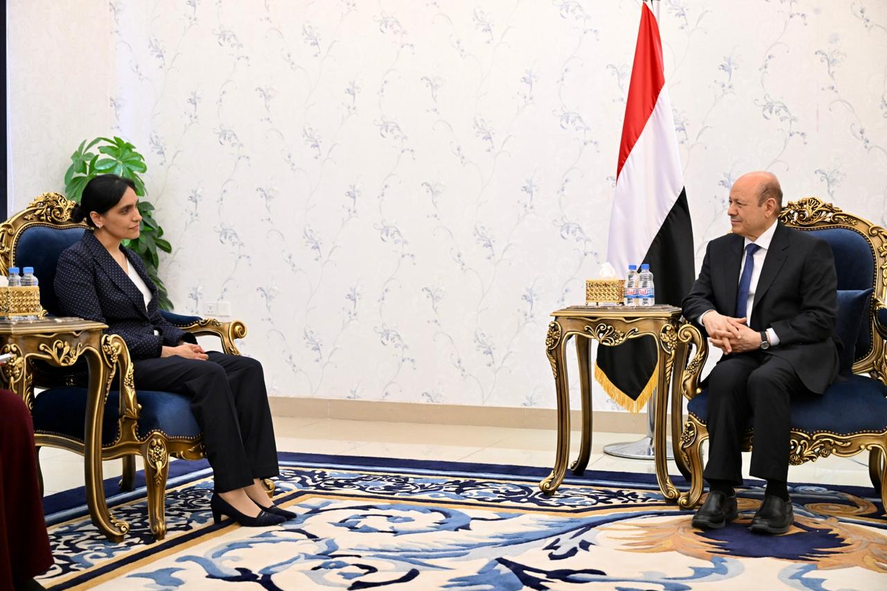 رئيس مجلس القيادة الرئاسي يتسلم اوراق اعتماد سفير المملكة المتحدة  1 نوفمبر 2023