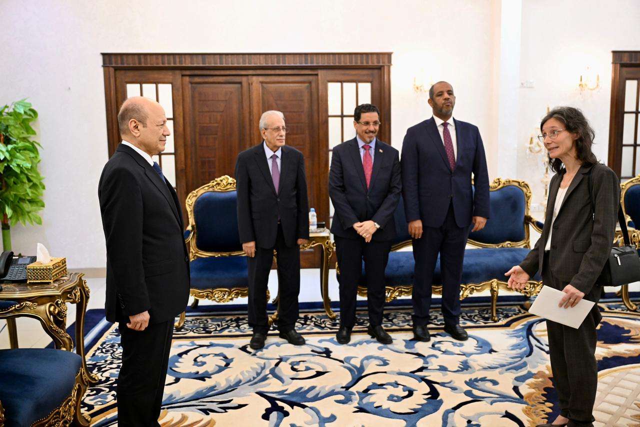 رئيس مجلس القيادة الرئاسي يتسلم اوراق اعتماد سفيرة فرنسا لدى بلادنا  1 نوفمبر 2023