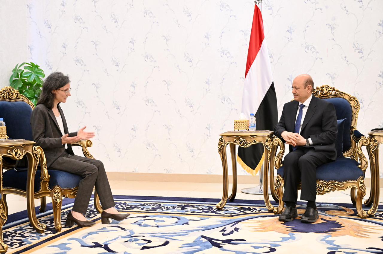رئيس مجلس القيادة الرئاسي يتسلم اوراق اعتماد سفيرة فرنسا لدى بلادنا  1 نوفمبر 2023