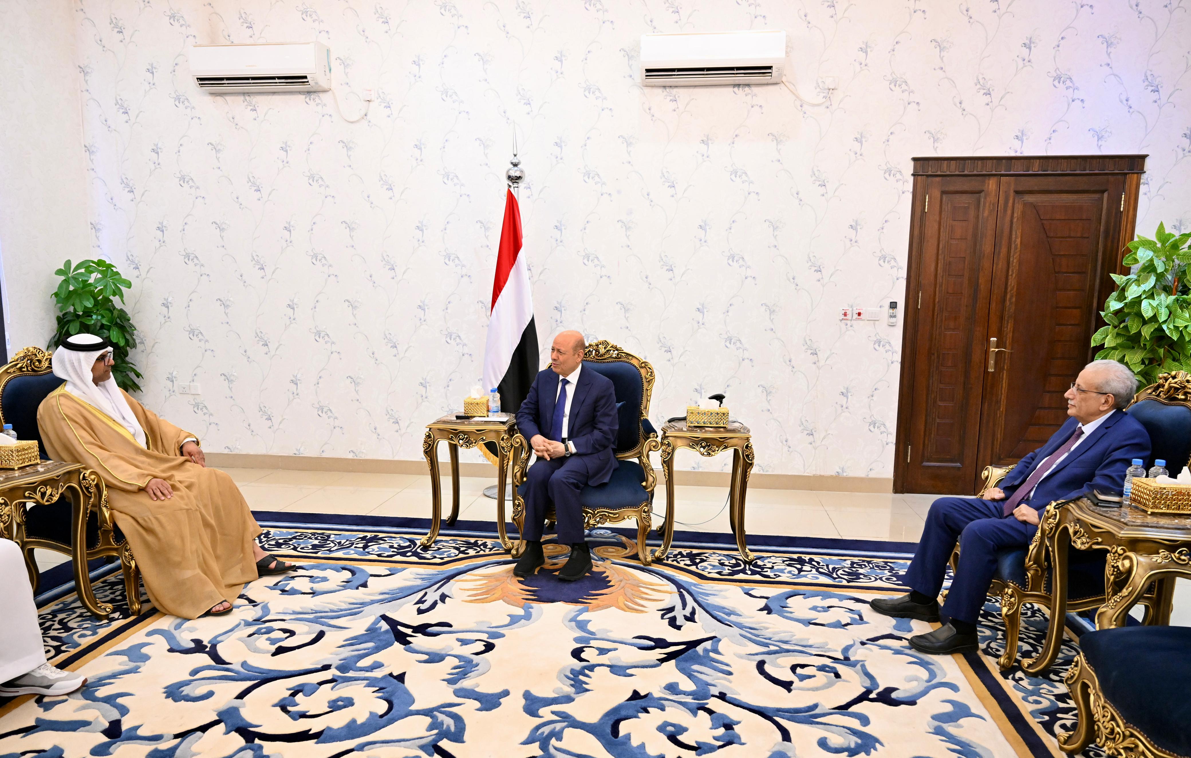 رئيس مجلس القيادة يستقبل السفير الإماراتي 7 نوفمبر 2023