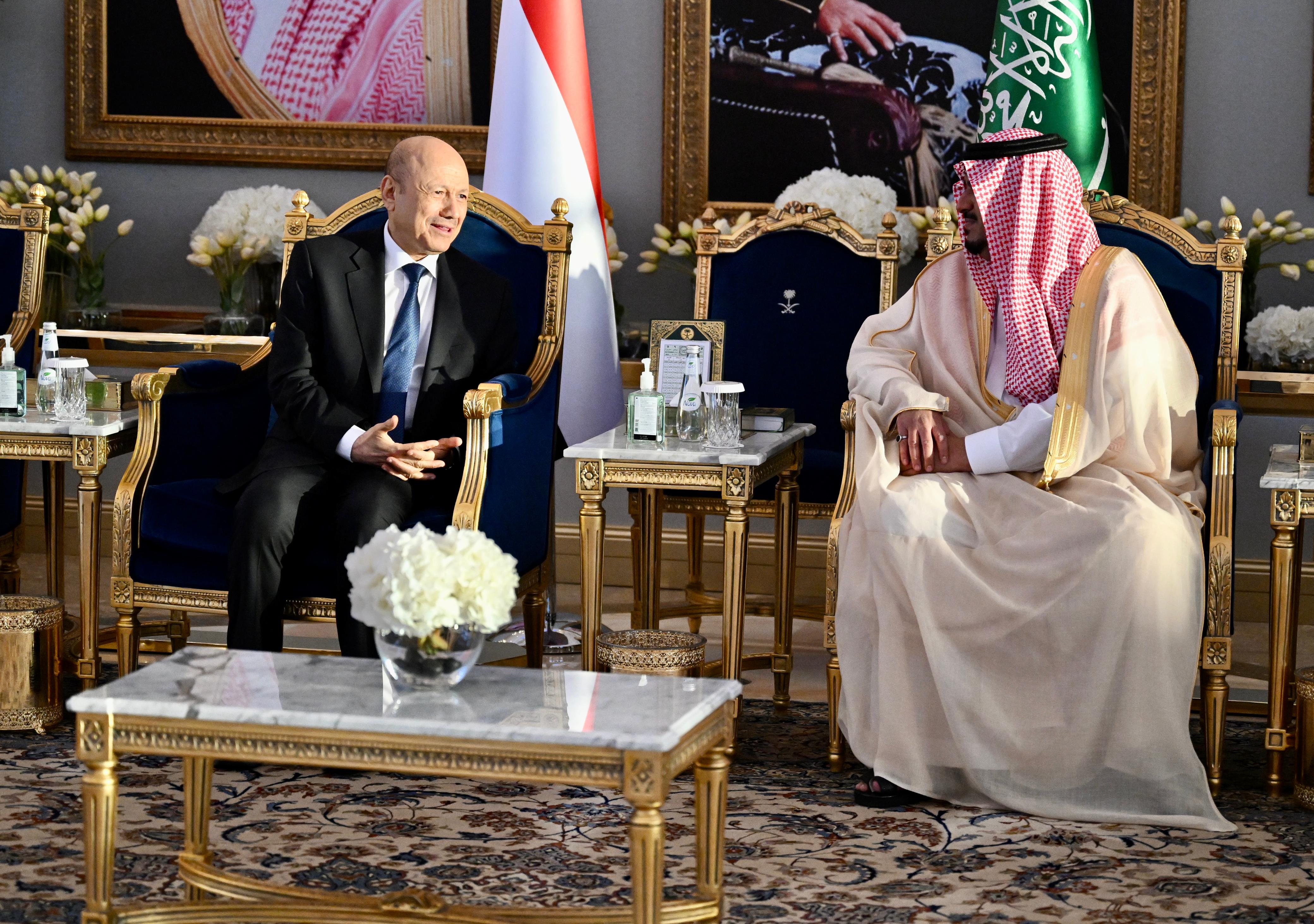 رئيس مجلس القيادة الرئاسي يصل الرياض للمشاركة في اعمال القمتين العربية والاسلامية 9 نوفمبر 2023