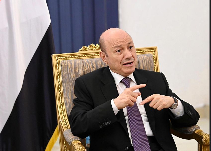رئيس مجلس القيادة: دعم الحكومة هو الحل الحاسم لتأمين البحر الأحمر
