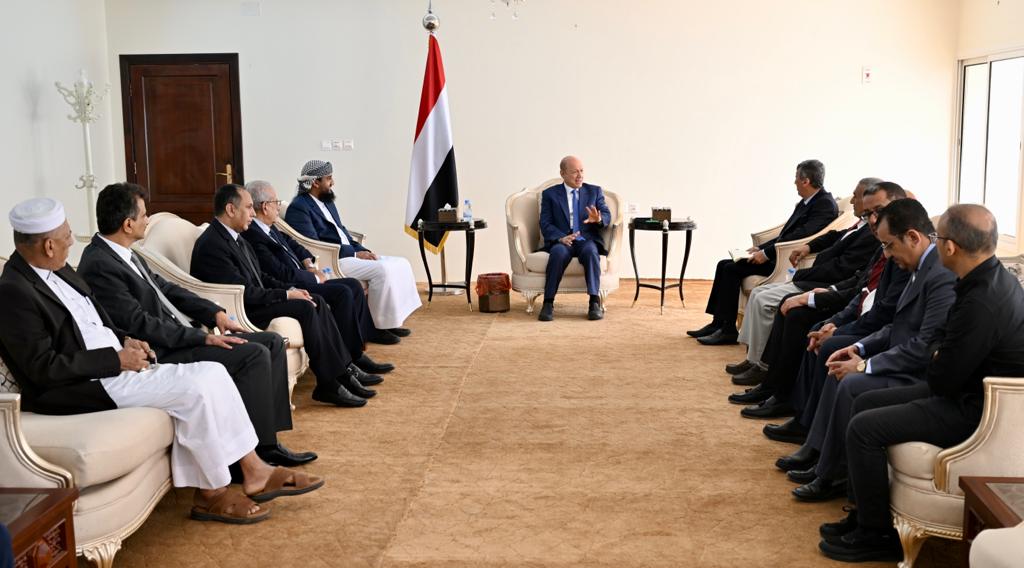 العليمي يلتقي رئيس الغرفة التجارية بعدن