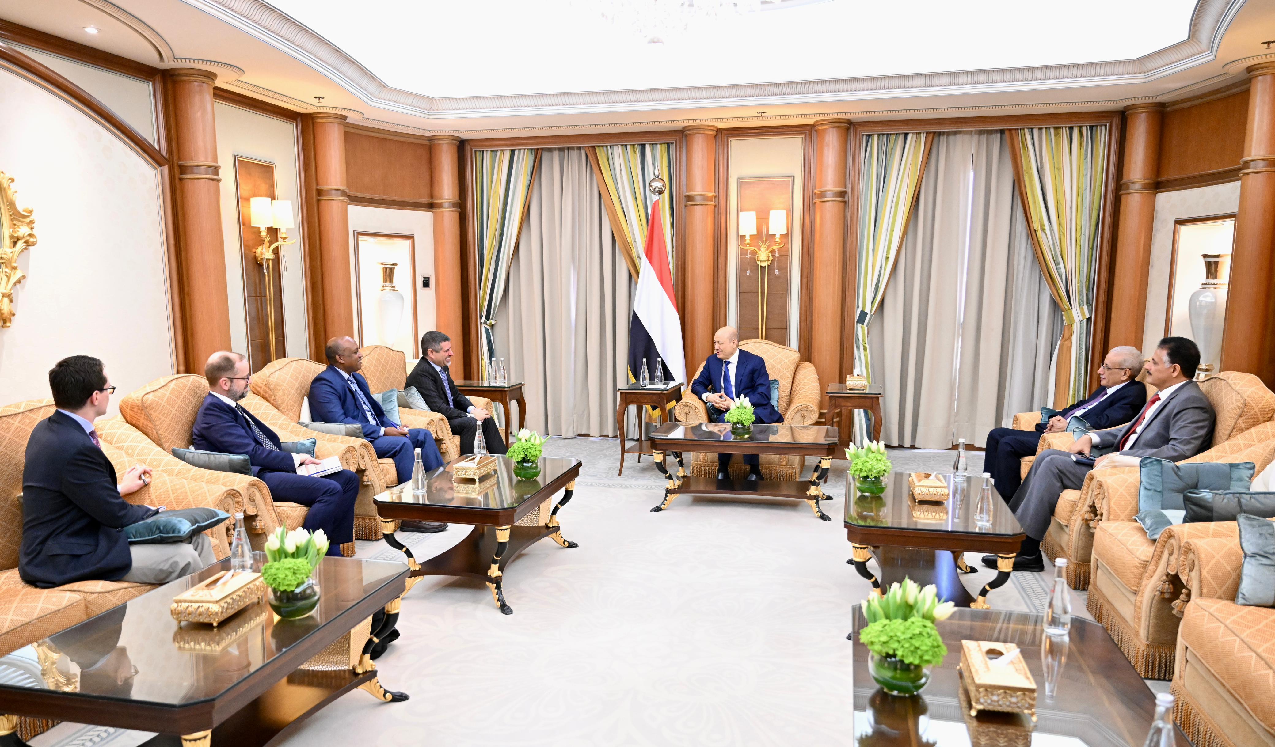 رئيس مجلس القيادة الرئاسي يستقبل سفير الولايات المتحدة  16 ديسمبر 2023