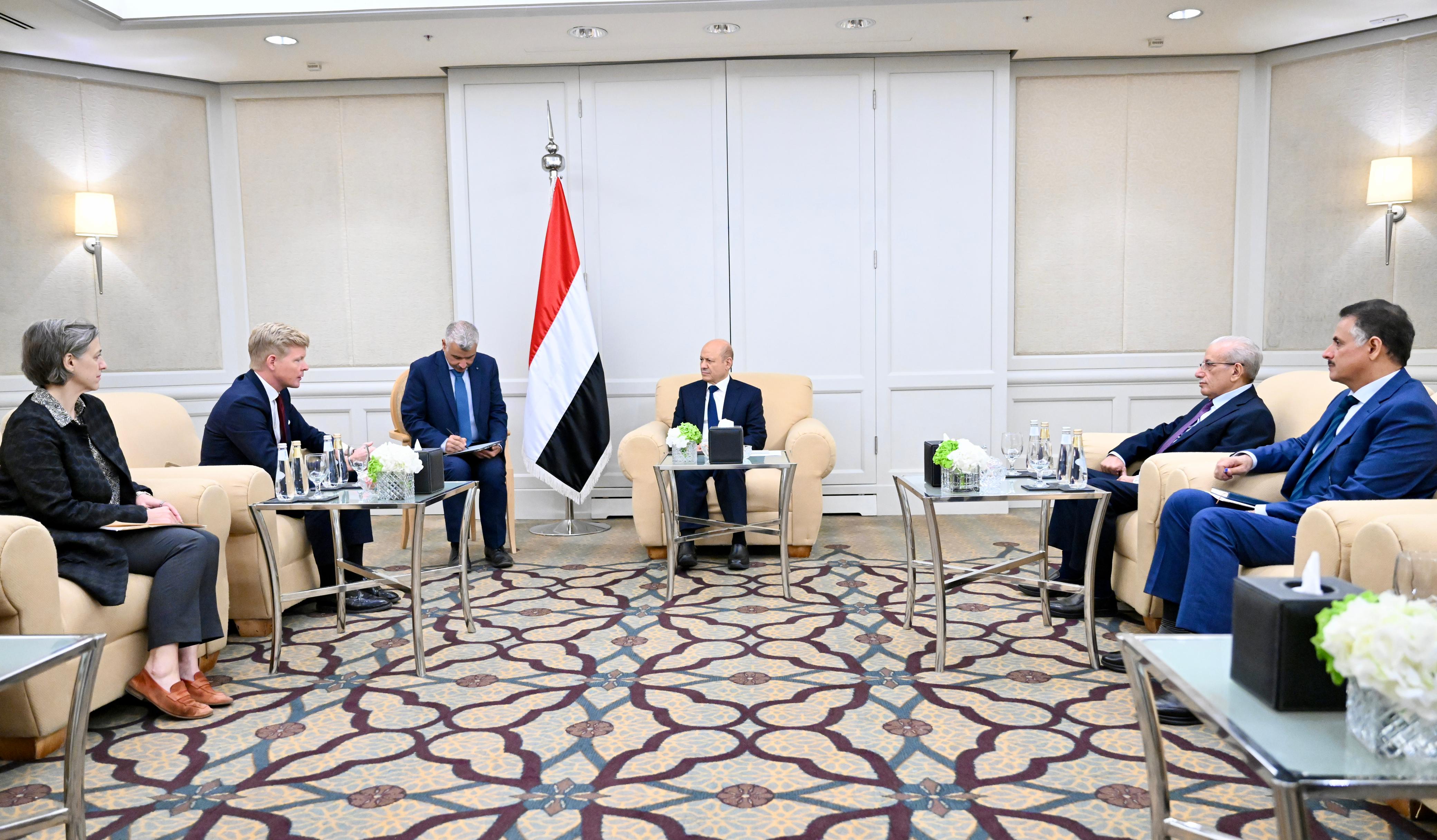 رئيس مجلس القيادة يستقبل المبعوث الخاص للامم المتحدة ا 06 ديسمبر 2023 