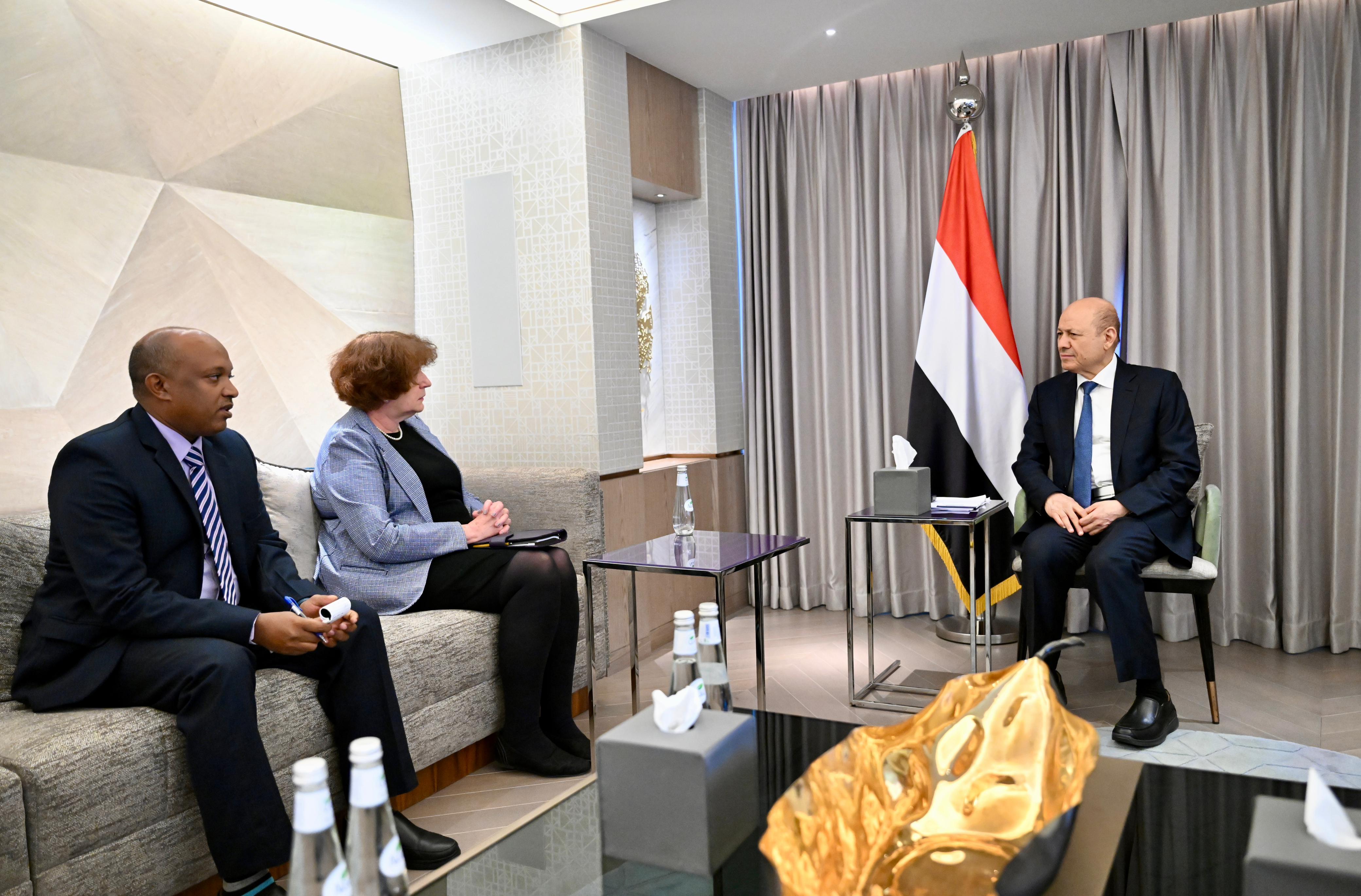 رئيس مجلس القيادة الرئاسي يستقبل القائمة بأعمال سفارة الولايات المتحدة   13 ديسمبر 2023