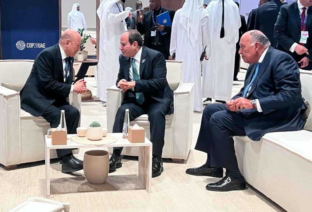 رئيس مجلس القيادة الرئاسي يجري عددا من اللقاءات على هامش قمة المناخ 01 ديسمبر 2023 