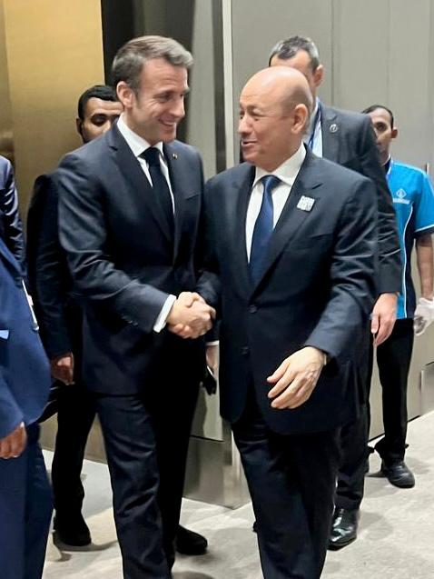 رئيس مجلس القيادة الرئاسي يجري عددا من اللقاءات على هامش قمة المناخ 01 ديسمبر 2023 