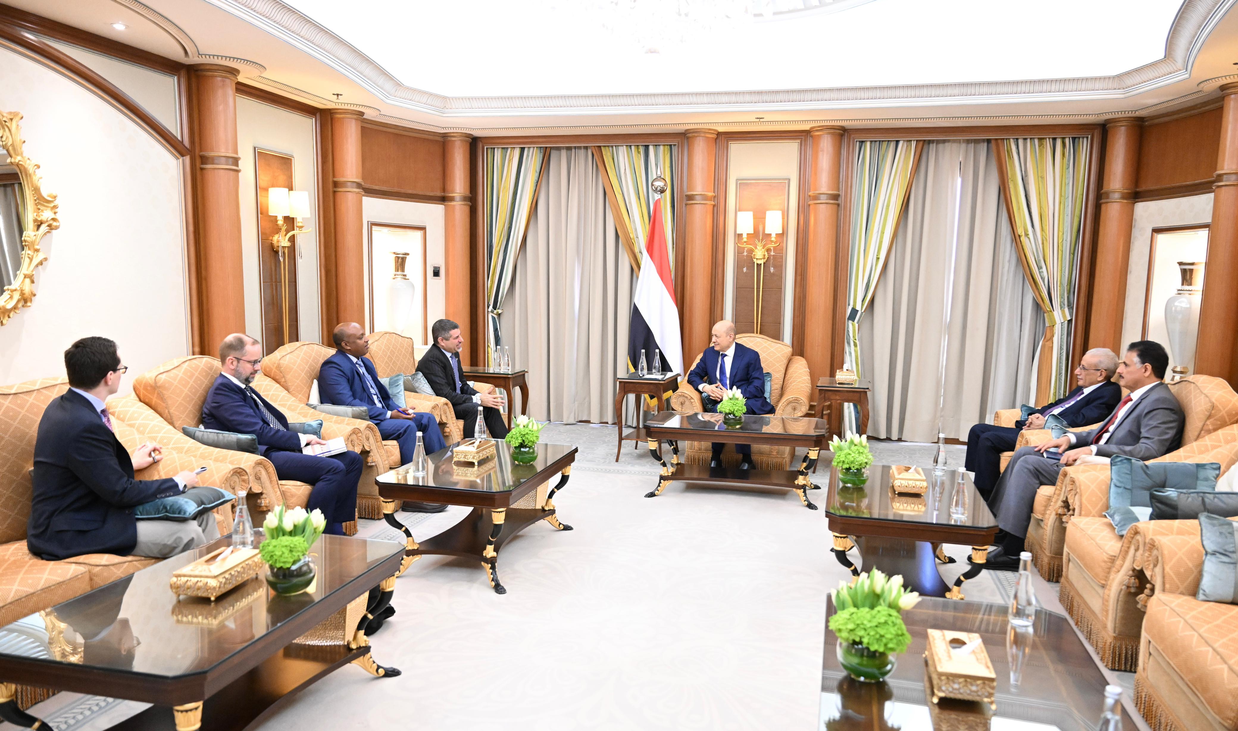 رئيس مجلس القيادة الرئاسي يستقبل سفير الولايات المتحدة  16 ديسمبر 2023