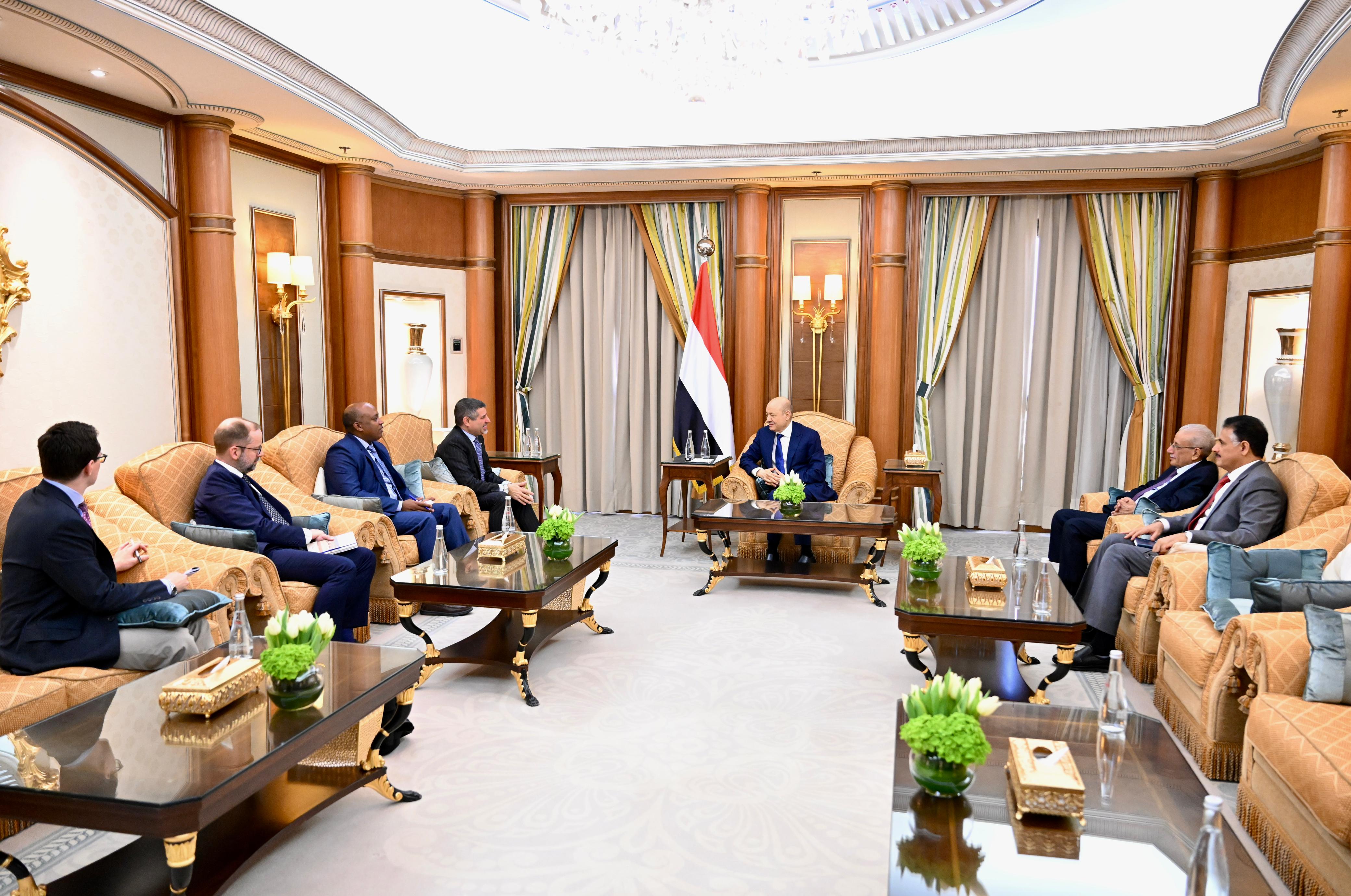رئيس مجلس القيادة الرئاسي يستقبل سفير الولايات المتحدة  16 ديسمبر 2023