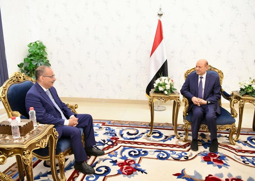 رئيس مجلس القيادة يستمع الى فرص الشراكة مع القطاع الخاص الالماني في مجالات الطاقة والخدمات