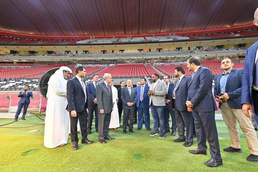 رئيس مجلس القيادة الرئاسي يزور استاد البيت الرياضي مسرح افتتاح بطولة كأس العالم 2022